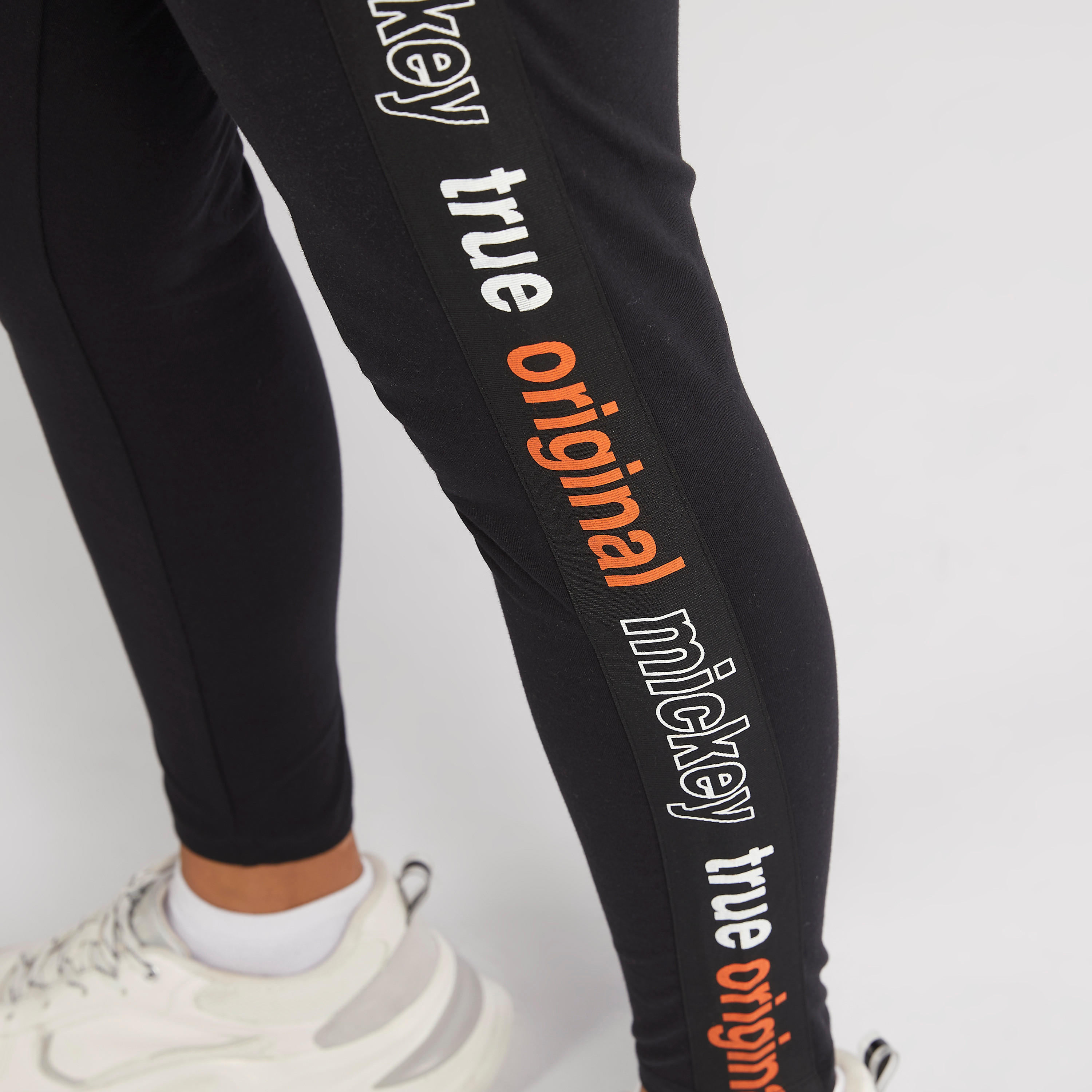 بنطلون ليقنز بخصر متوسّط الارتفاع وطبعات ميكي ماوس وتفاصيل شريطة-women-clothing-bottoms-leggings-image-3