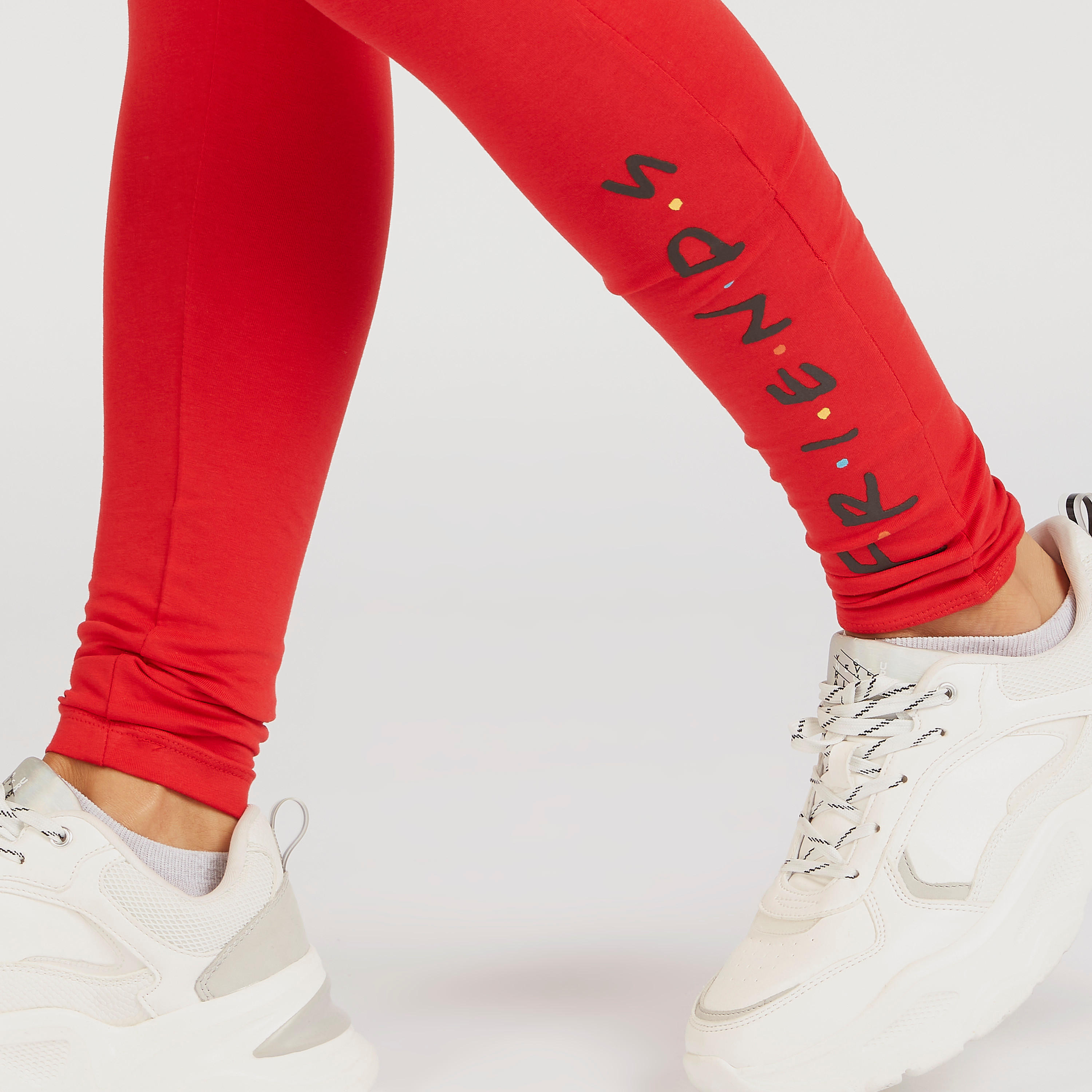بنطلون ليقنز بخصر مطّاطي متوسط الارتفاع وطبعات فريندز-women-clothing-bottoms-leggings-image-2