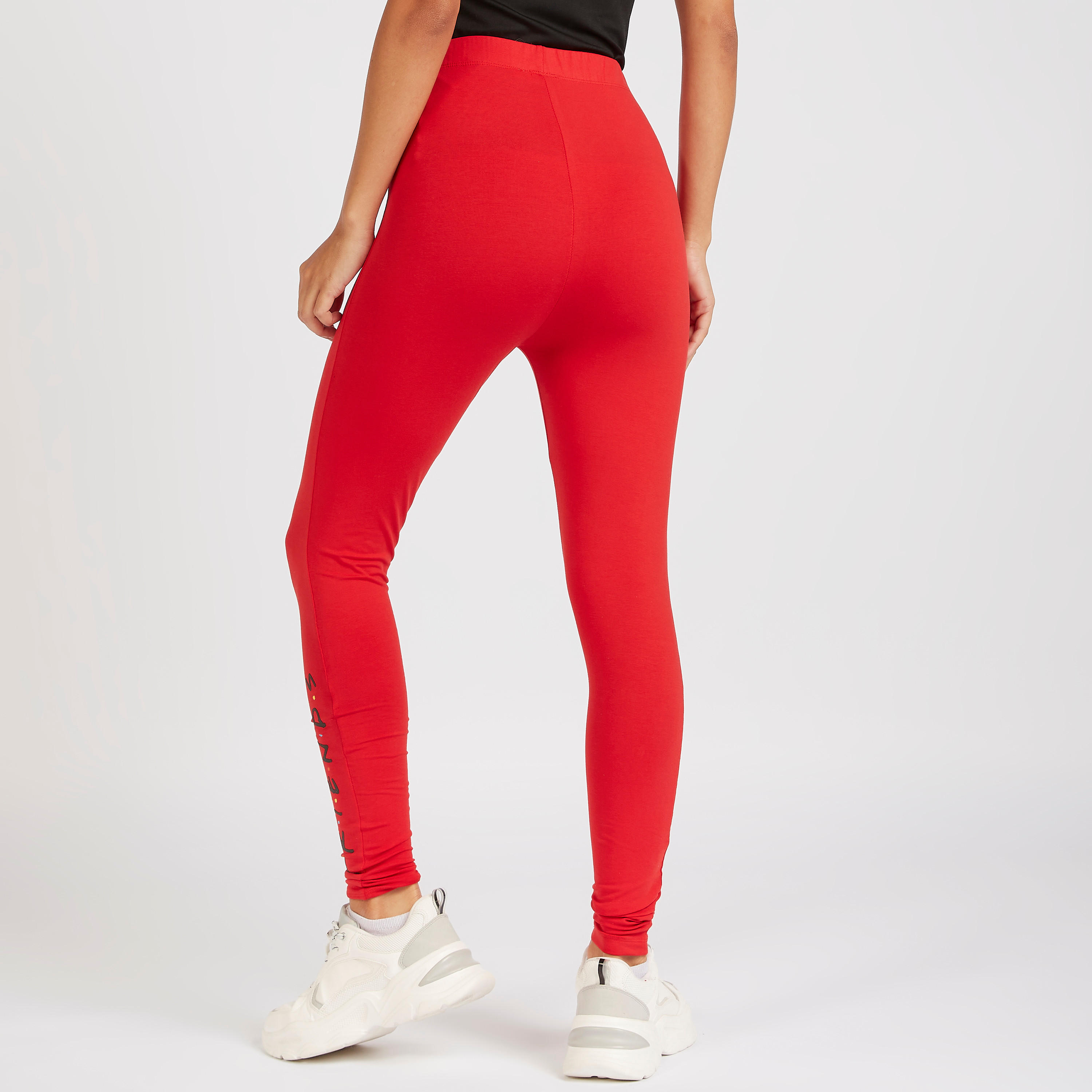 بنطلون ليقنز بخصر مطّاطي متوسط الارتفاع وطبعات فريندز-women-clothing-bottoms-leggings-image-1