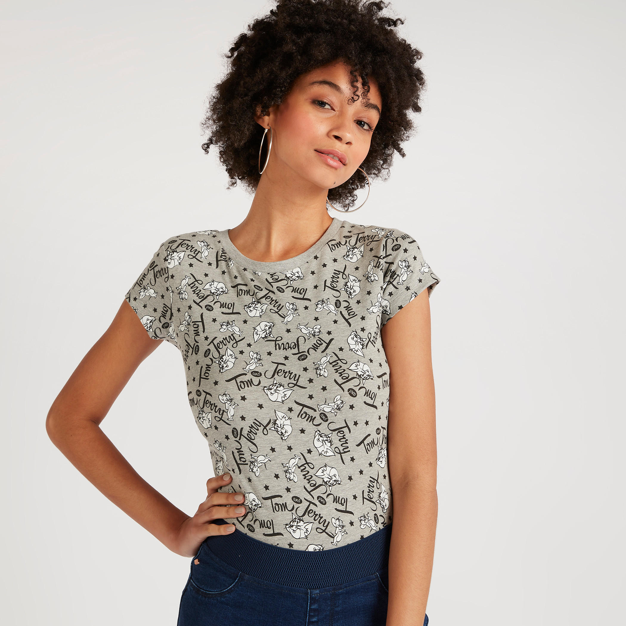 تيشيرت بياقة ضيّقة وأكمام كاب وطبعات توم آند جيري-women-clothing-tshirts-image-1