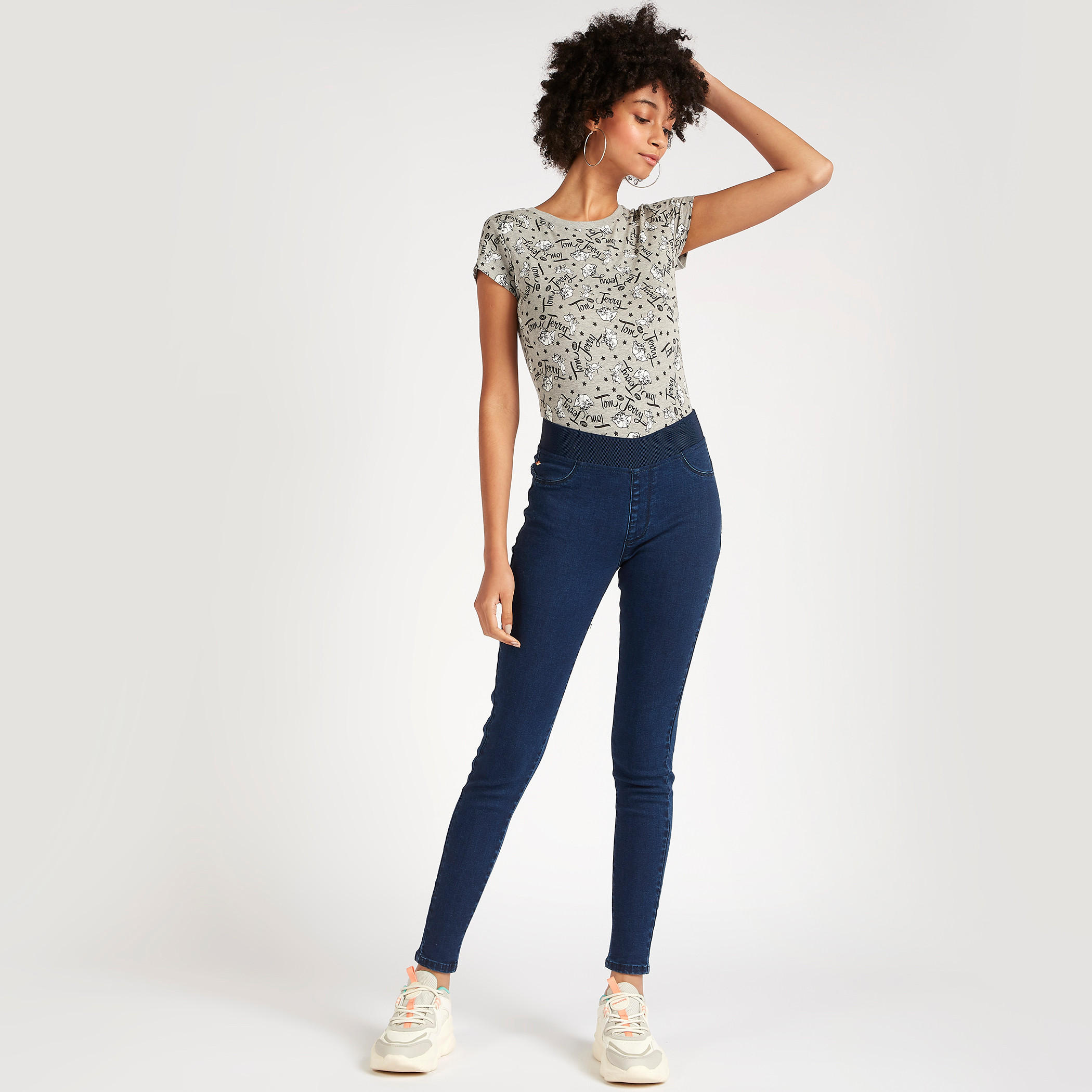 تيشيرت بياقة ضيّقة وأكمام كاب وطبعات توم آند جيري-women-clothing-tshirts-image-2