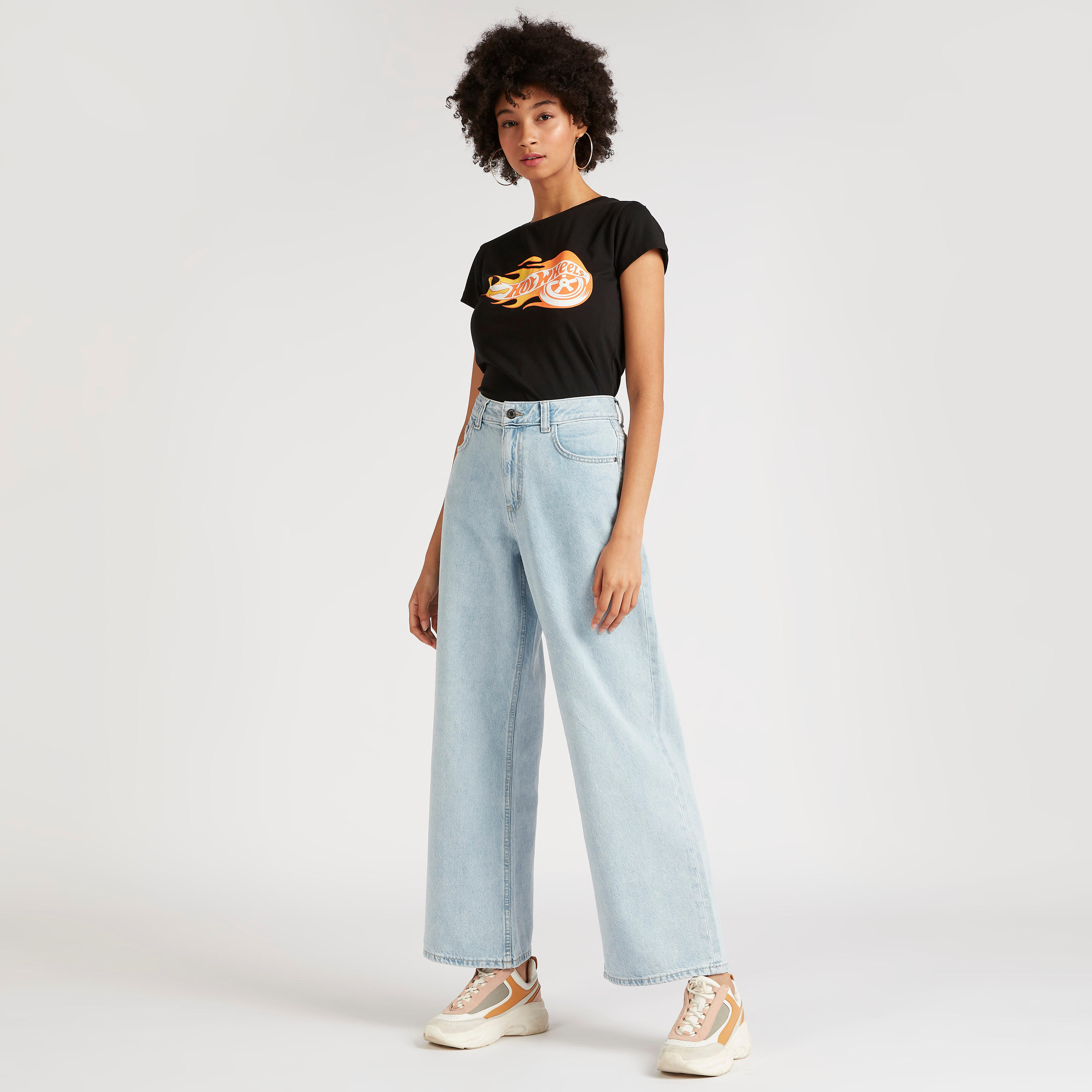 تيشيرت بياقة ضيّقة وأكمام كاب وطبعات هوت ويلز-women-clothing-tshirts-image-2