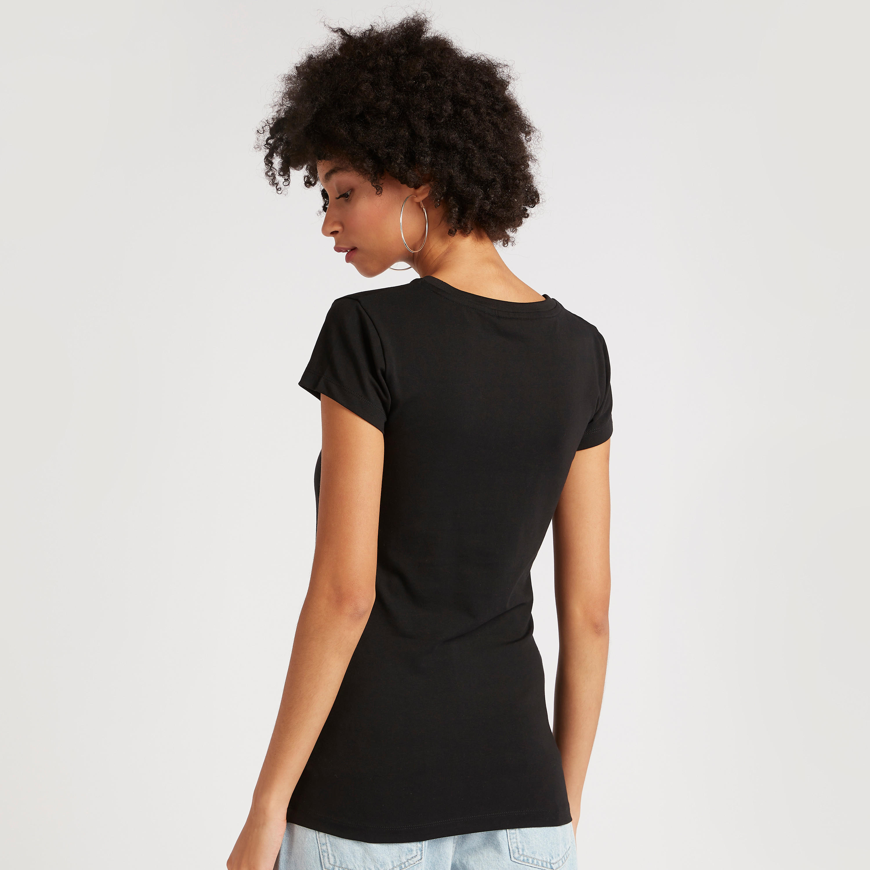 تيشيرت بياقة ضيّقة وأكمام كاب وطبعات هوت ويلز-women-clothing-tshirts-image-4