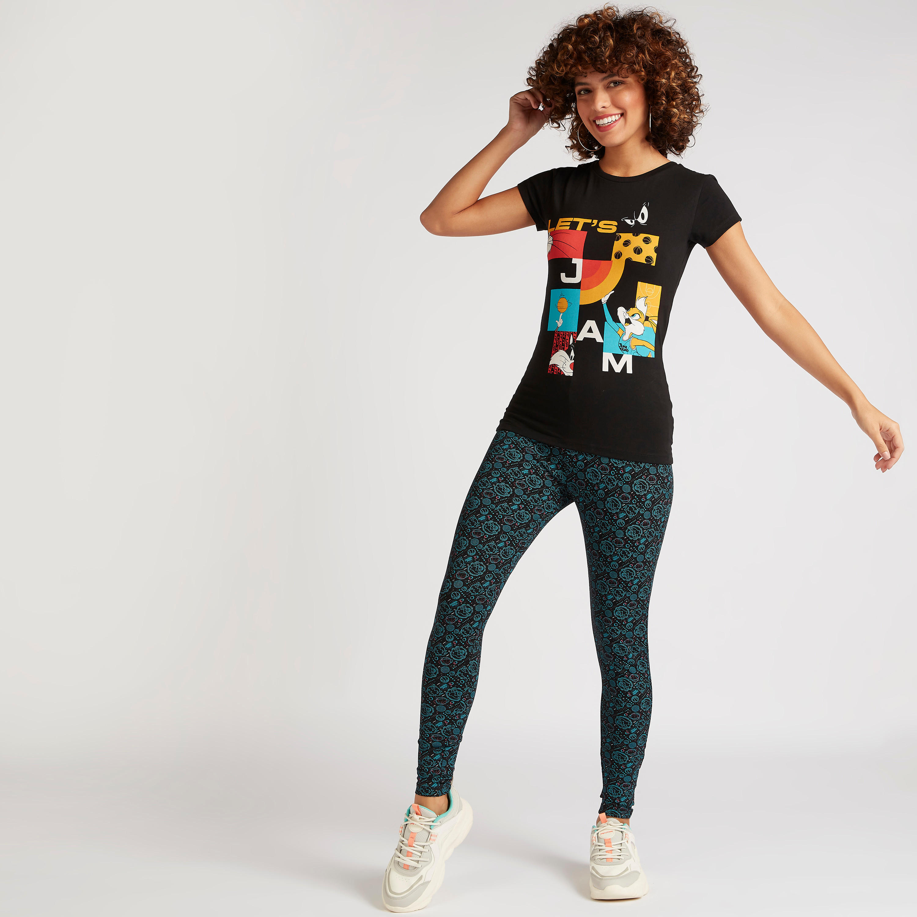 تيشيرت بطبعات وياقة ضيّقة وأكمام كاب-women-clothing-tshirts-image-3
