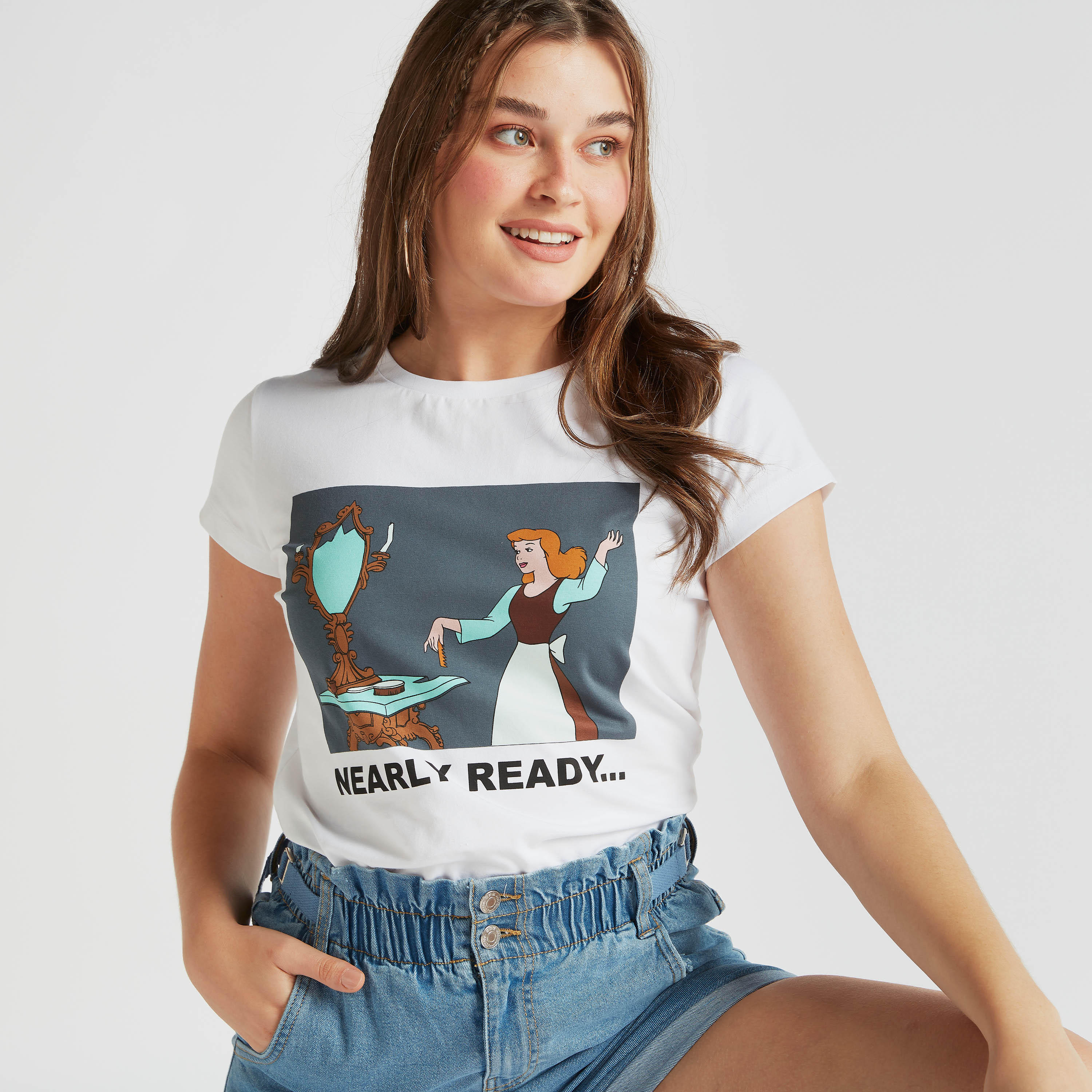 تيشيرت بياقة ضيّقة وأكمام كاب وطبعات سندريلا-women-clothing-tshirts-image-1