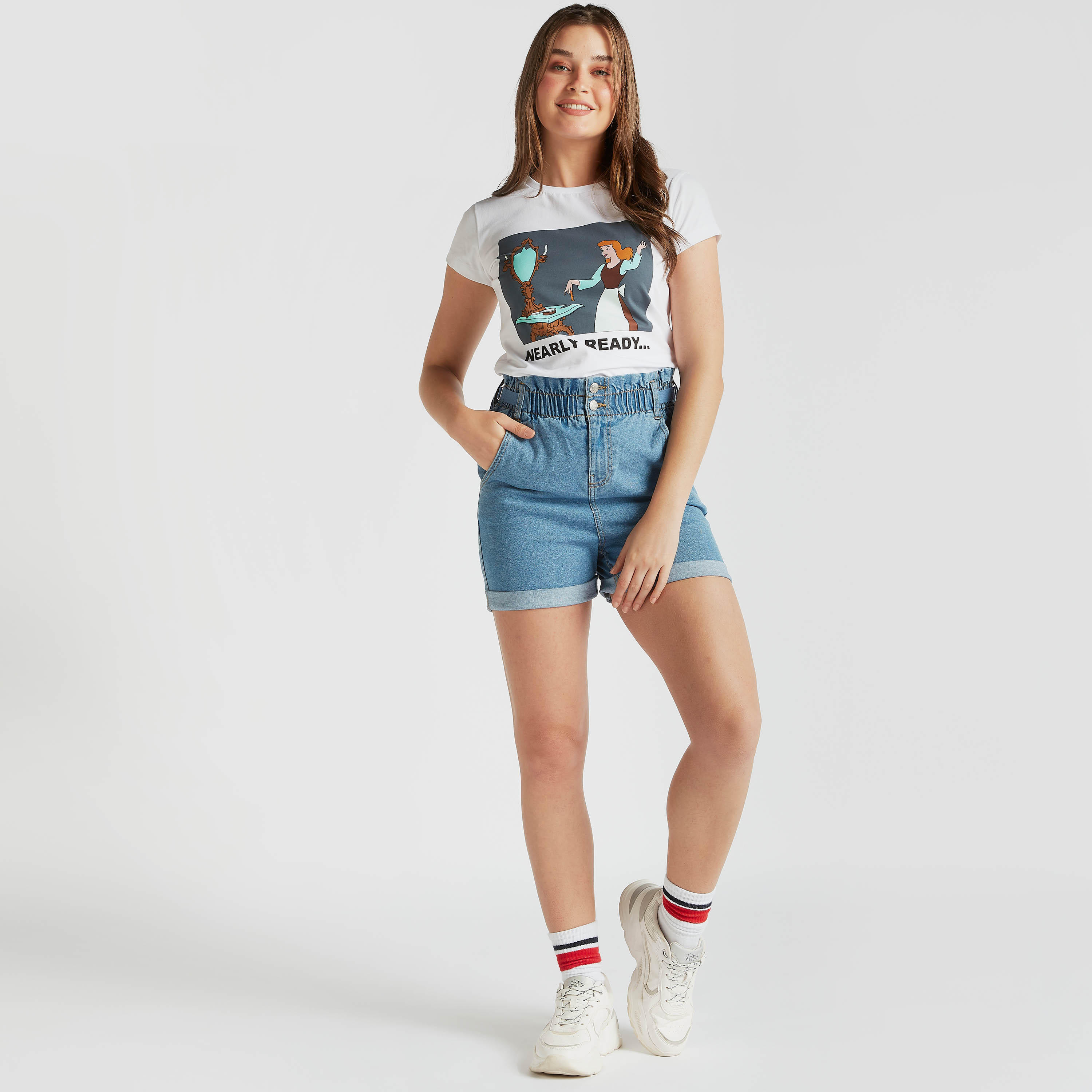 تيشيرت بياقة ضيّقة وأكمام كاب وطبعات سندريلا-women-clothing-tshirts-image-2