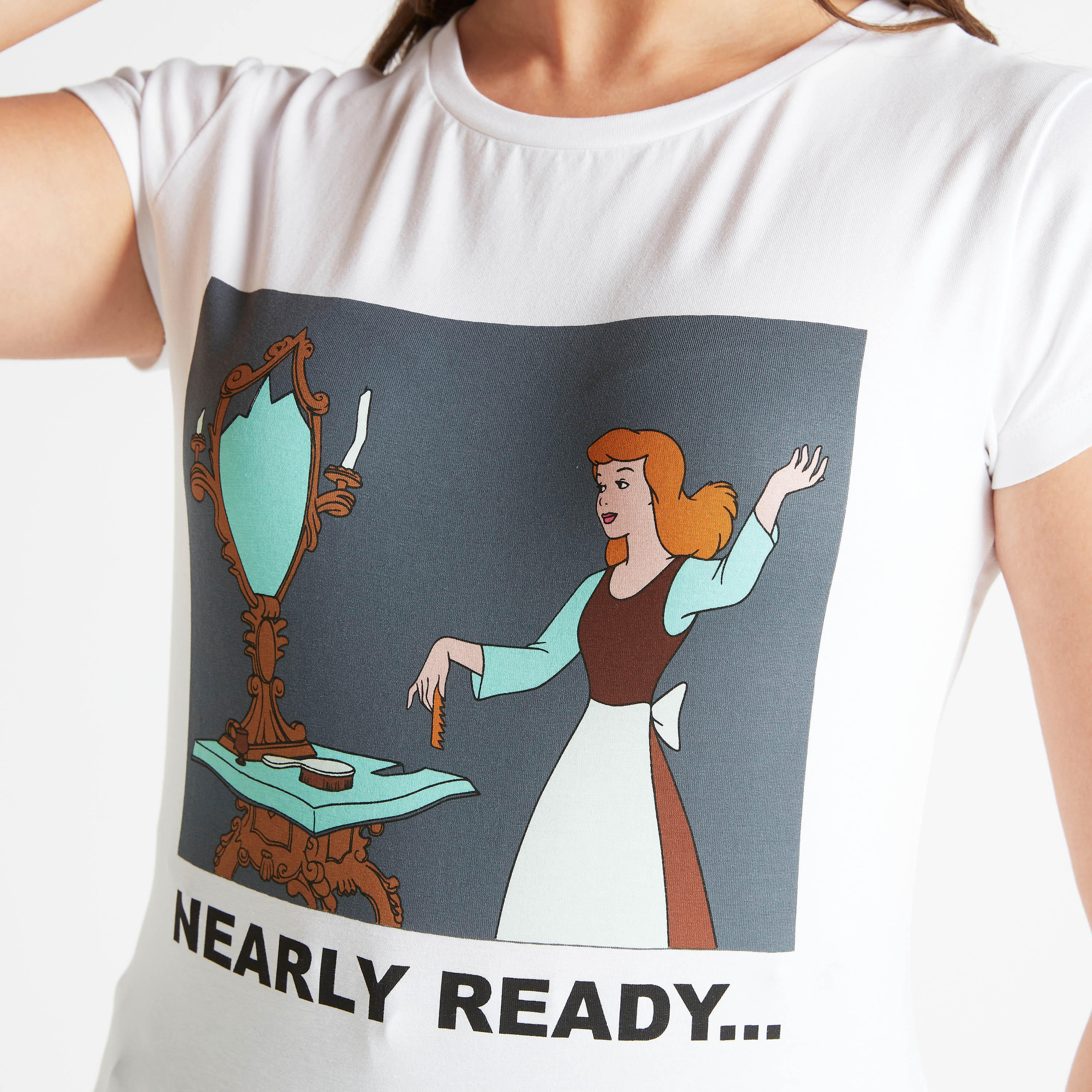 تيشيرت بياقة ضيّقة وأكمام كاب وطبعات سندريلا-women-clothing-tshirts-image-3