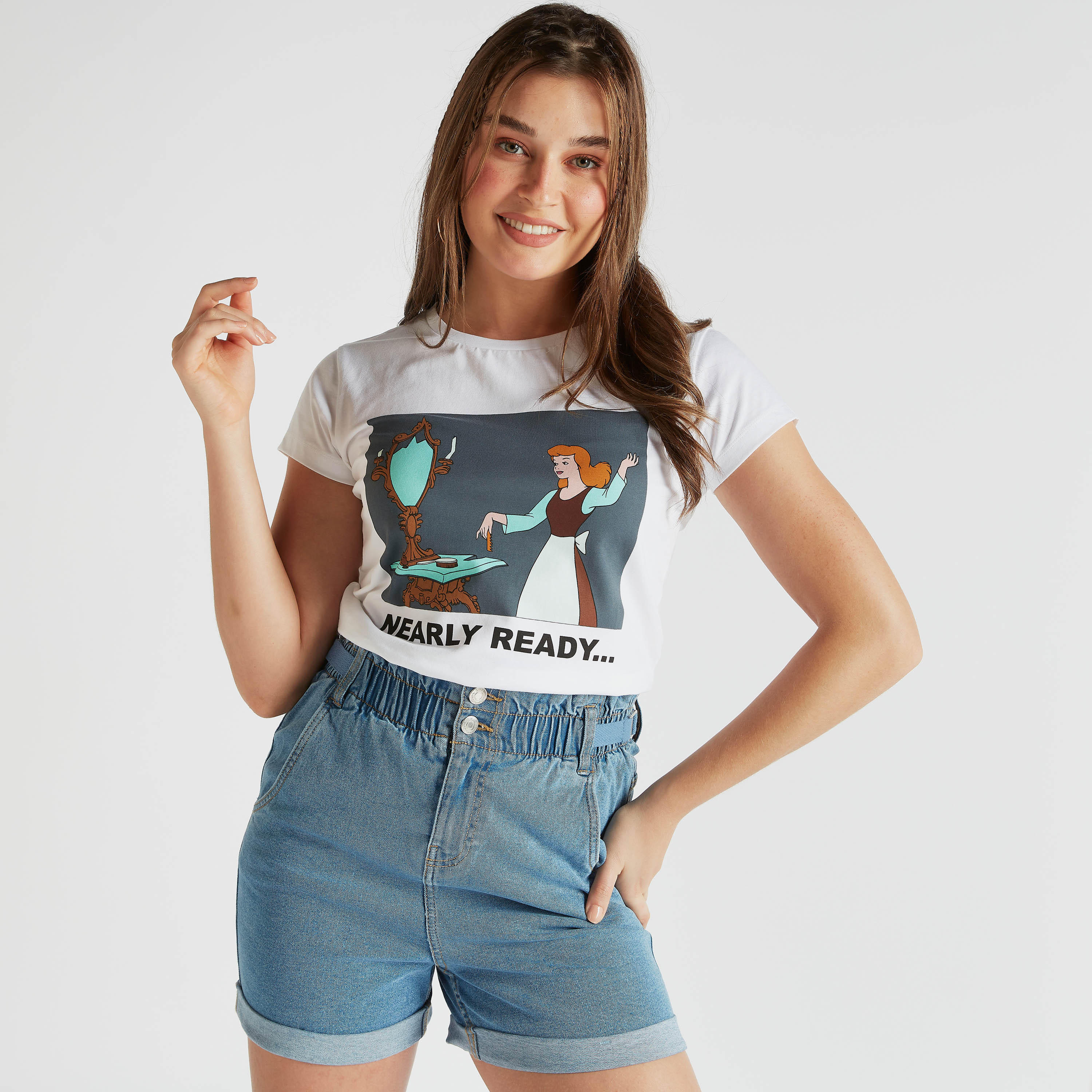 تيشيرت بياقة ضيّقة وأكمام كاب وطبعات سندريلا-women-clothing-tshirts-image-5