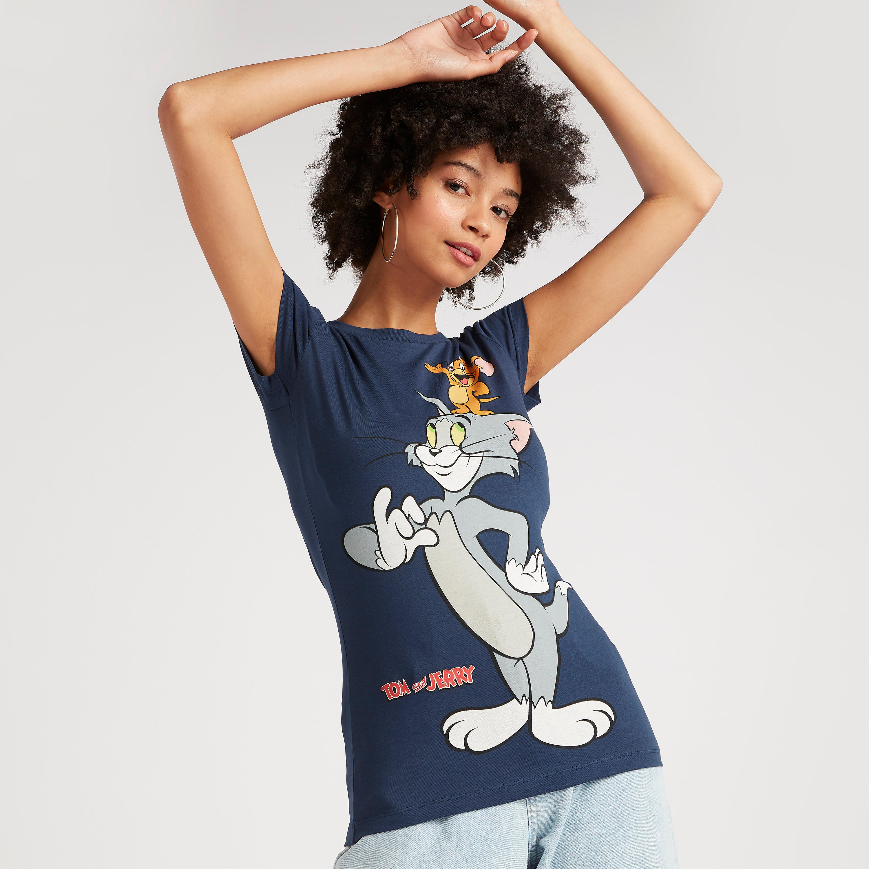 تيشيرت بياقة ضيّقة وأكمام كاب وطبعات توم & جيري-women-clothing-tshirts-image-1