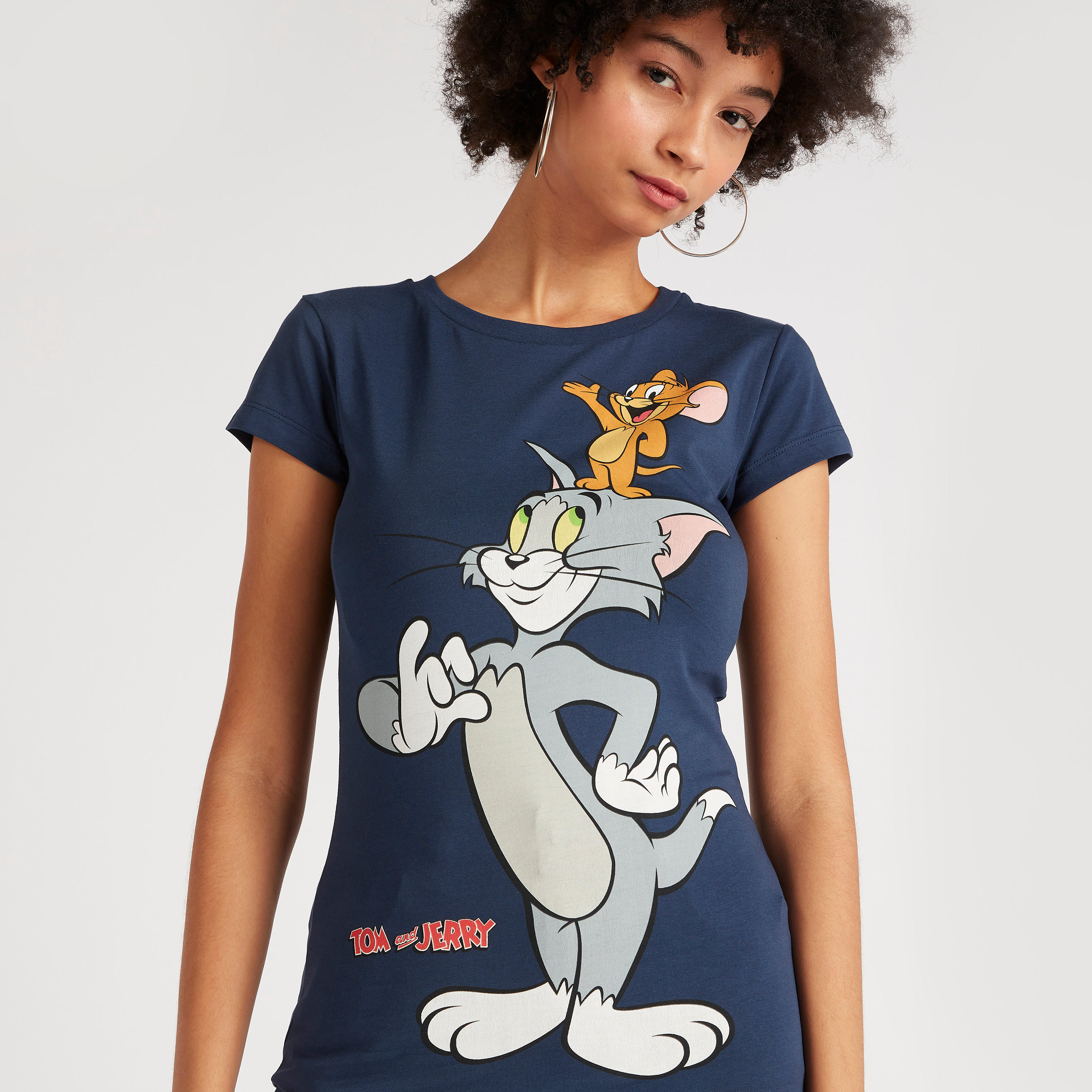تيشيرت بياقة ضيّقة وأكمام كاب وطبعات توم & جيري-women-clothing-tshirts-image-3