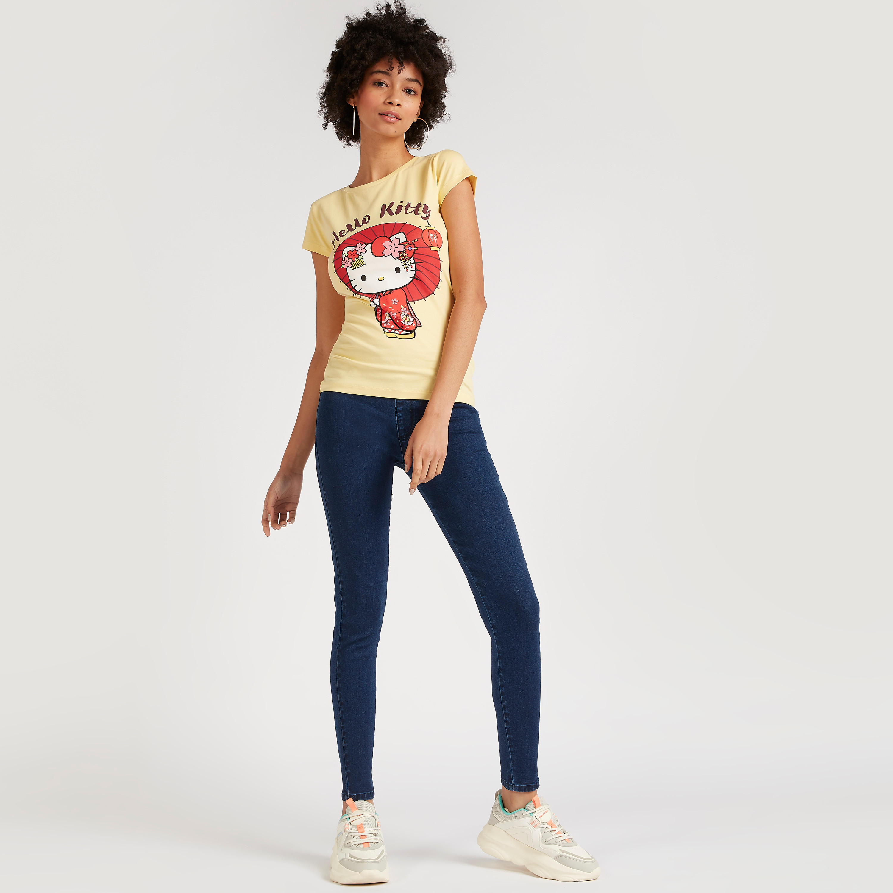 تيشيرت بياقة ضيقة وأكمام كاب وطبعات هاللو كيتي-women-clothing-tshirts-image-3