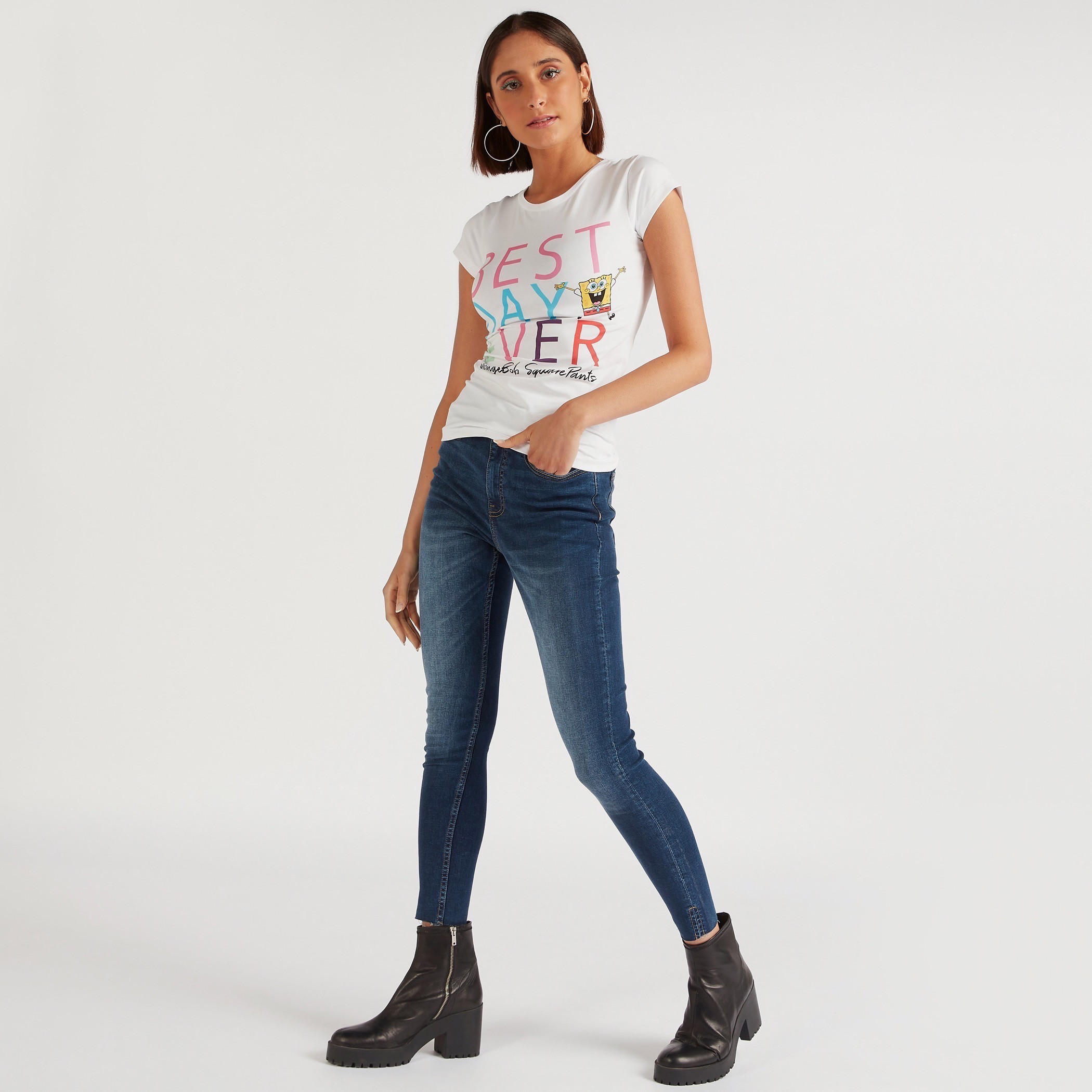 تيشيرت بياقة ضيّقة وأكمام قصيرة وطبعات-women-clothing-tshirts-image-4