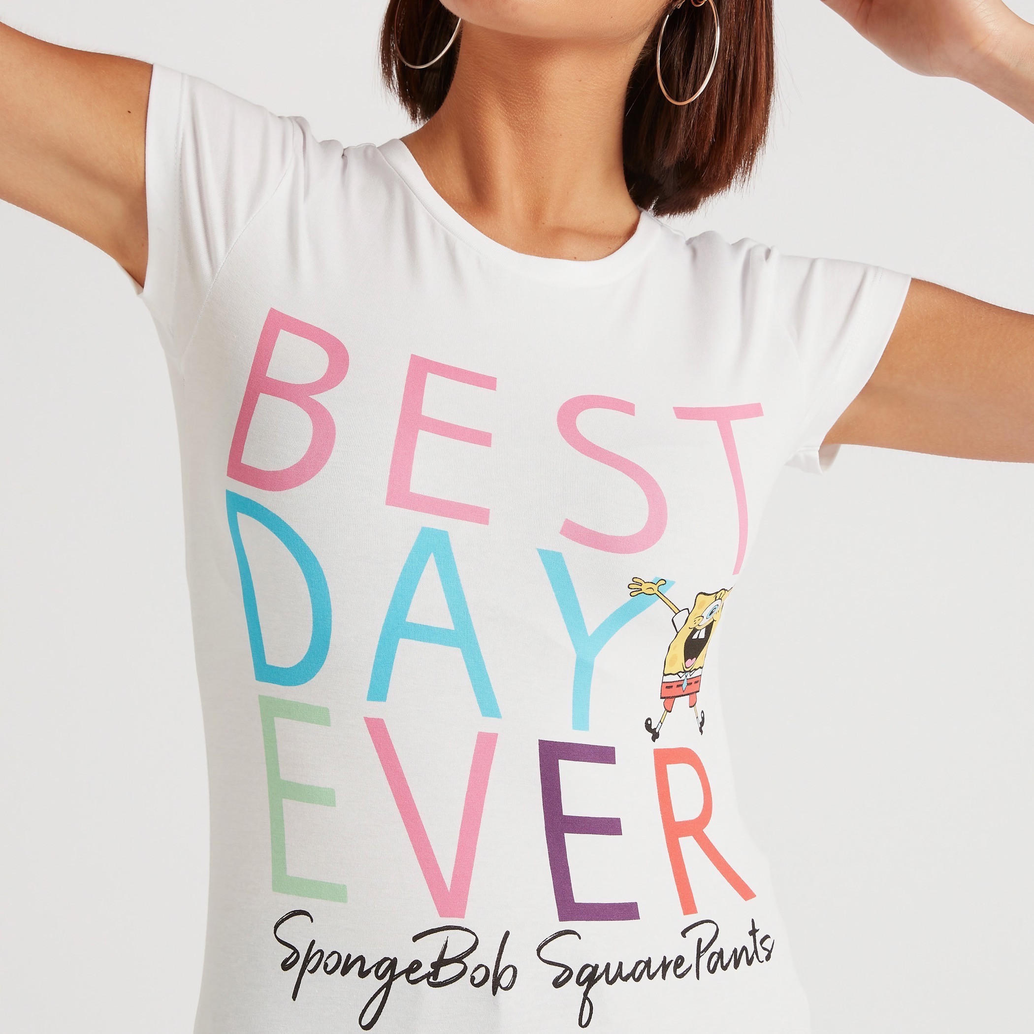 تيشيرت بياقة ضيّقة وأكمام قصيرة وطبعات-women-clothing-tshirts-image-2