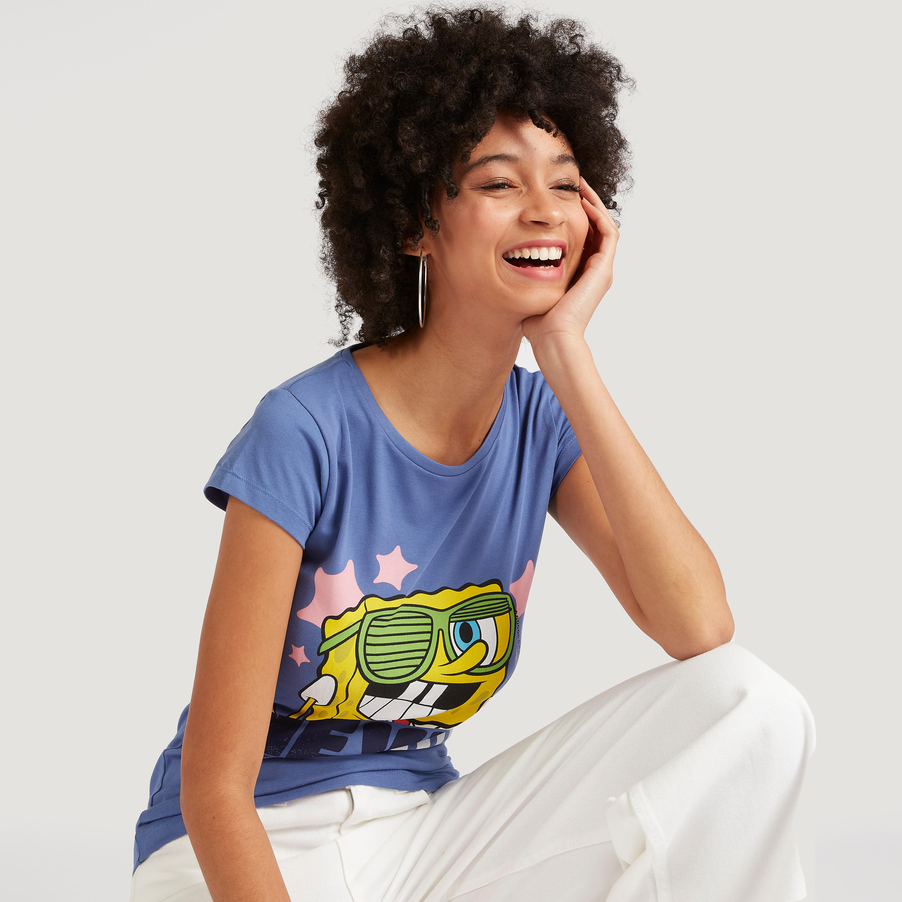 تيشيرت بياقة ضيقة وأكمام كاب وطبعات سبونج بوب-women-clothing-tshirts-image-5