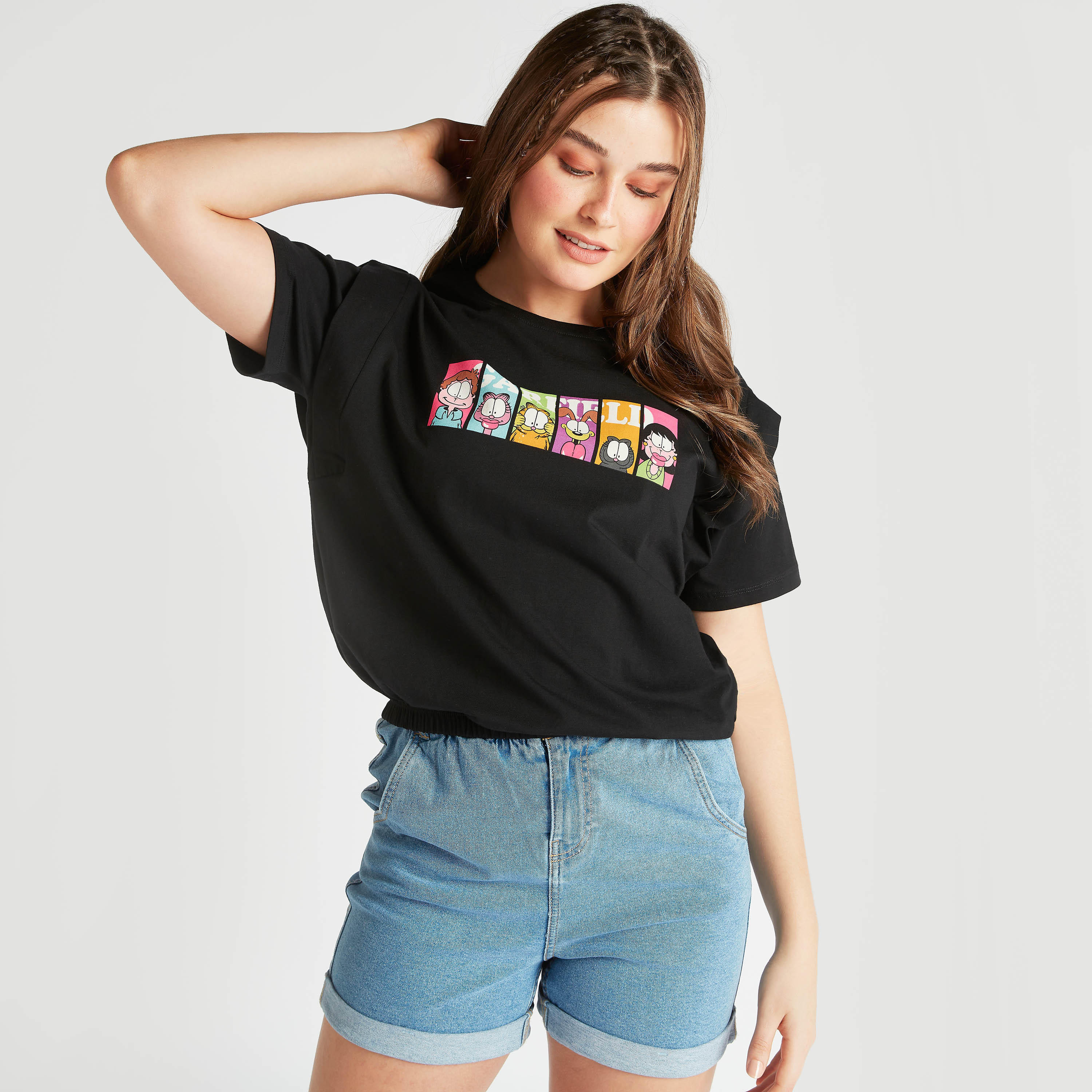 تيشيرت بياقة ضيّقة وأكمام قصيرة وطبعات غارفيلد-women-clothing-tshirts-image-1
