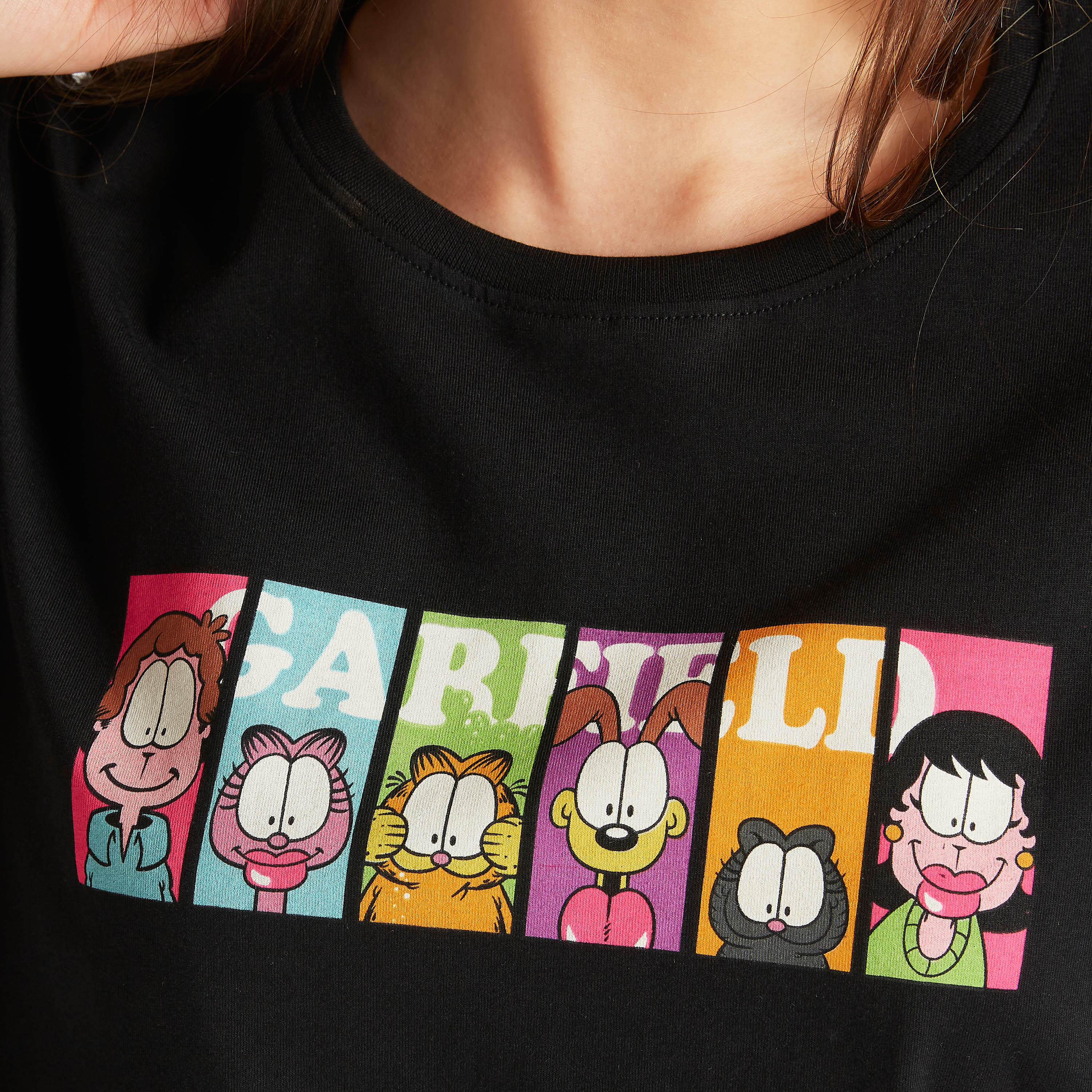 تيشيرت بياقة ضيّقة وأكمام قصيرة وطبعات غارفيلد-women-clothing-tshirts-image-3