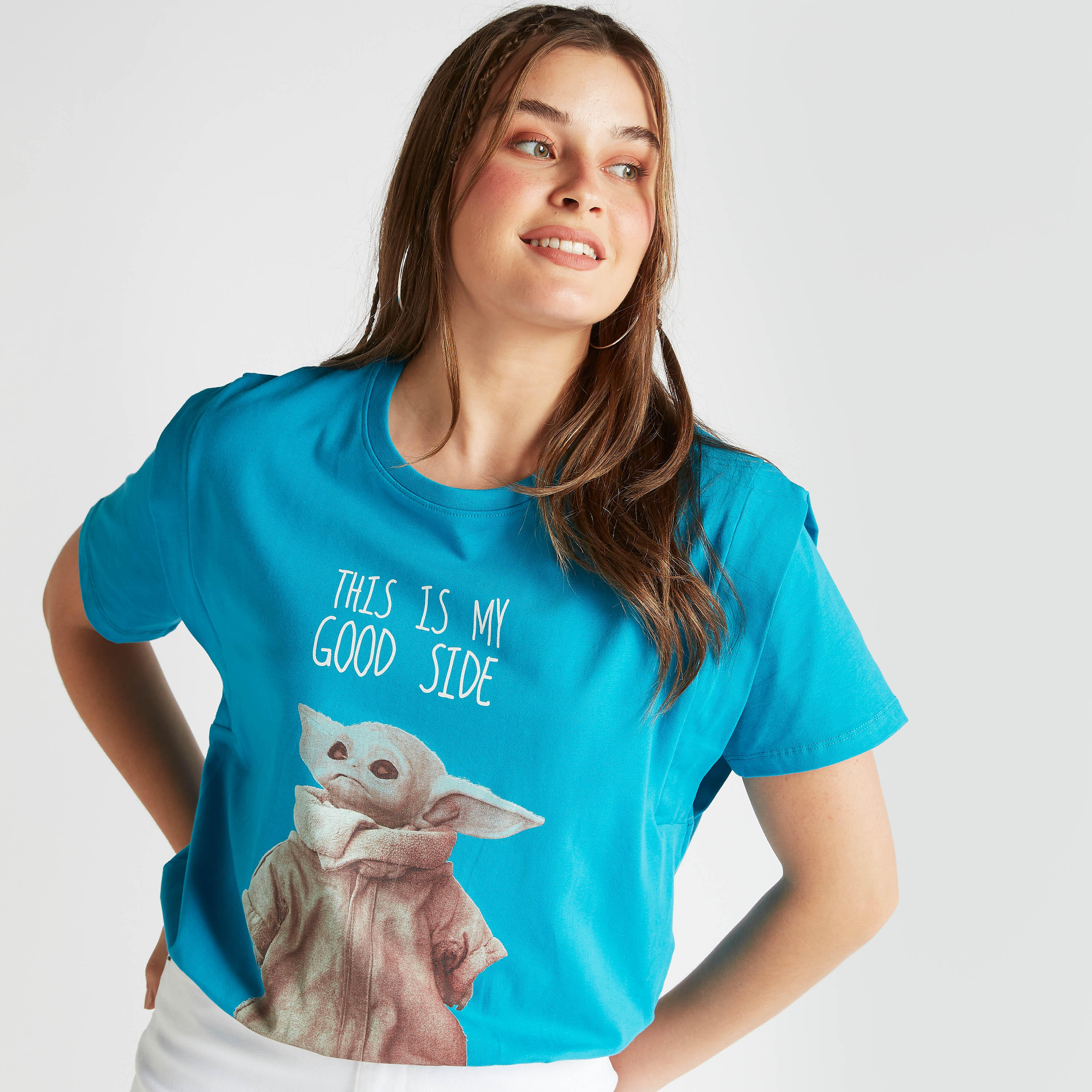 تيشيرت بياقة مستديرة وأكمام قصيرة وطبعات بيبي يودا-women-clothing-tshirts-image-5