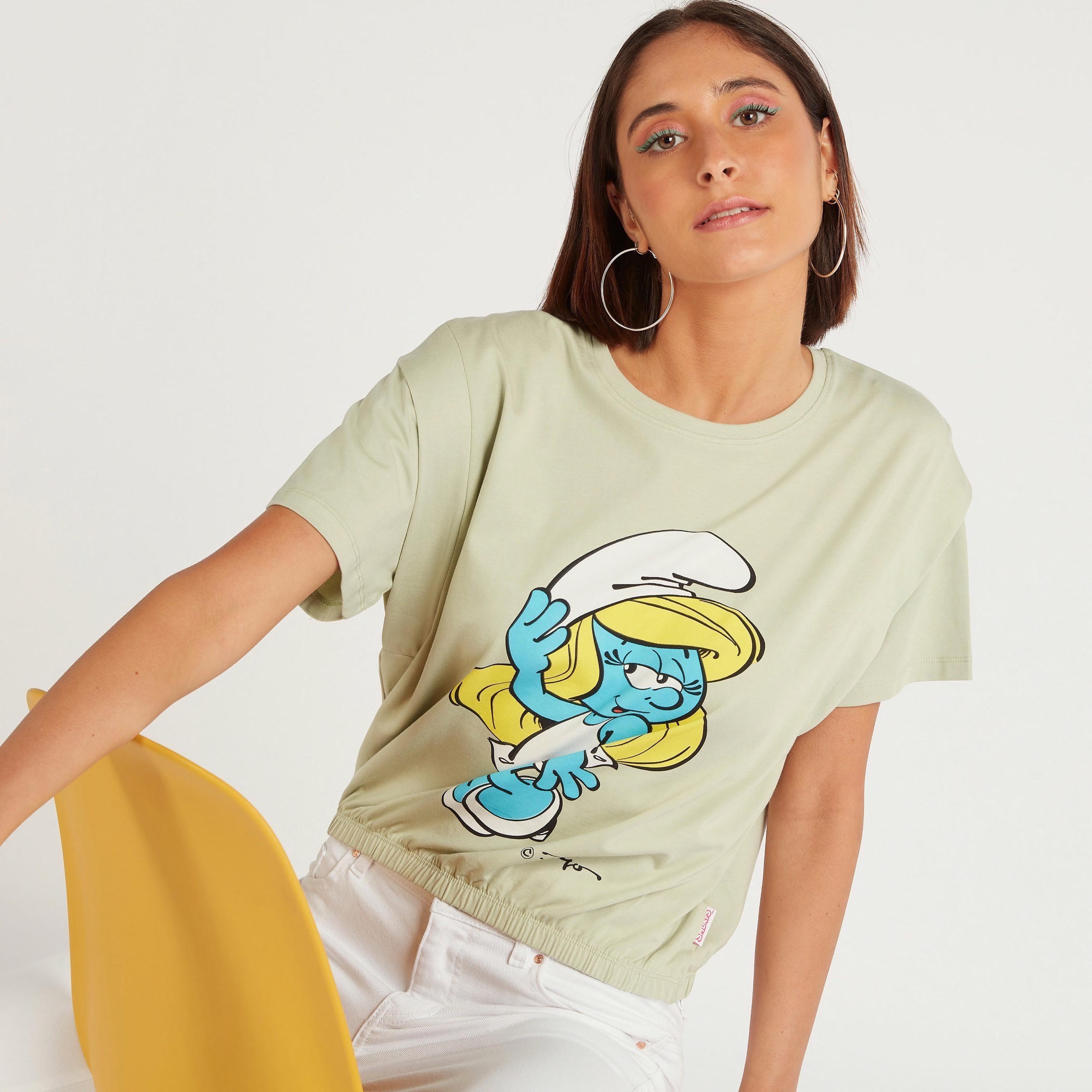 تيشيرت بياقة ضيّقة وأكمام قصيرة وطبعات السنافر-women-clothing-tshirts-image-1