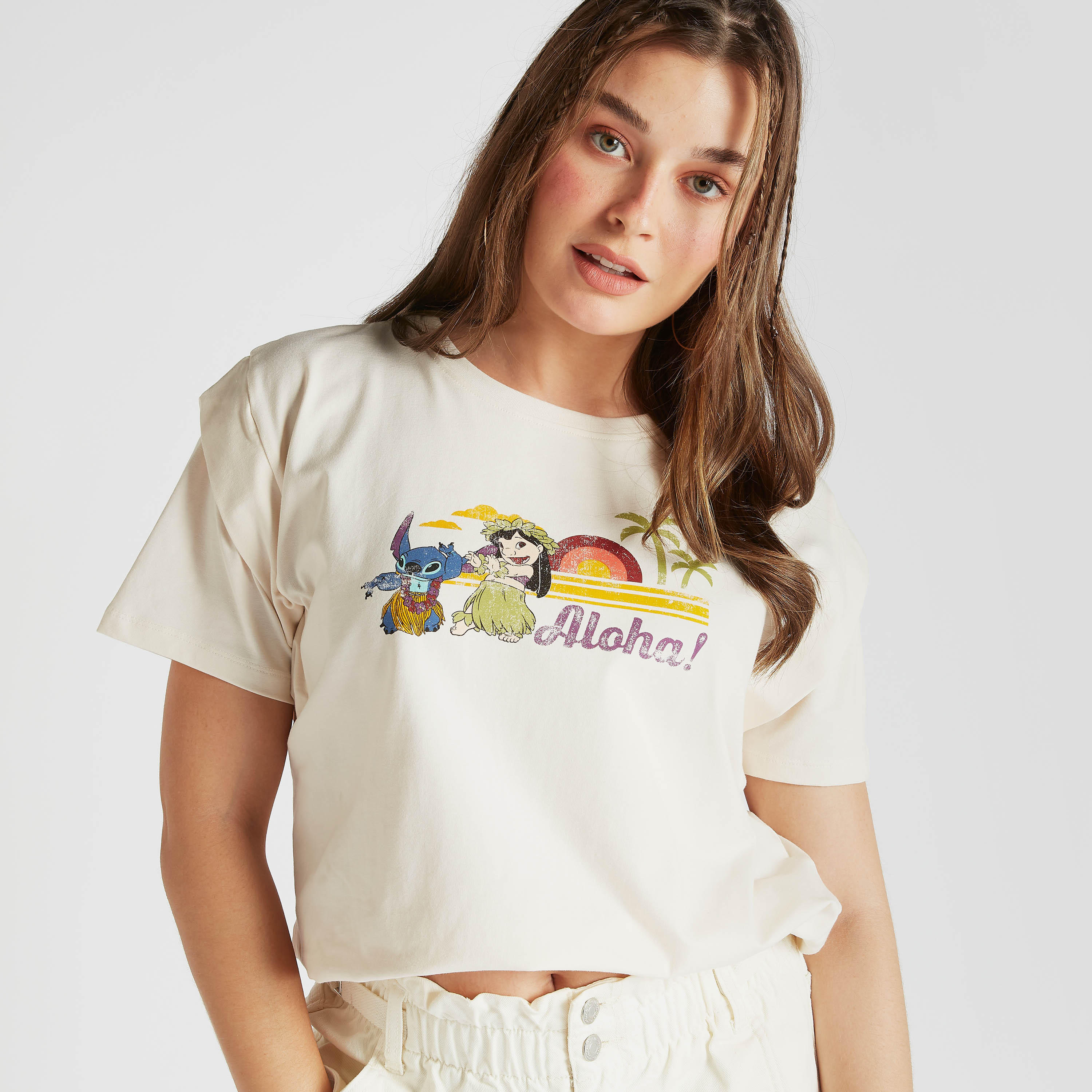 تيشيرت بياقة ضيّقة وأكمام قصيرة وطبعات مغرّزة وليلو-women-clothing-tshirts-image-1