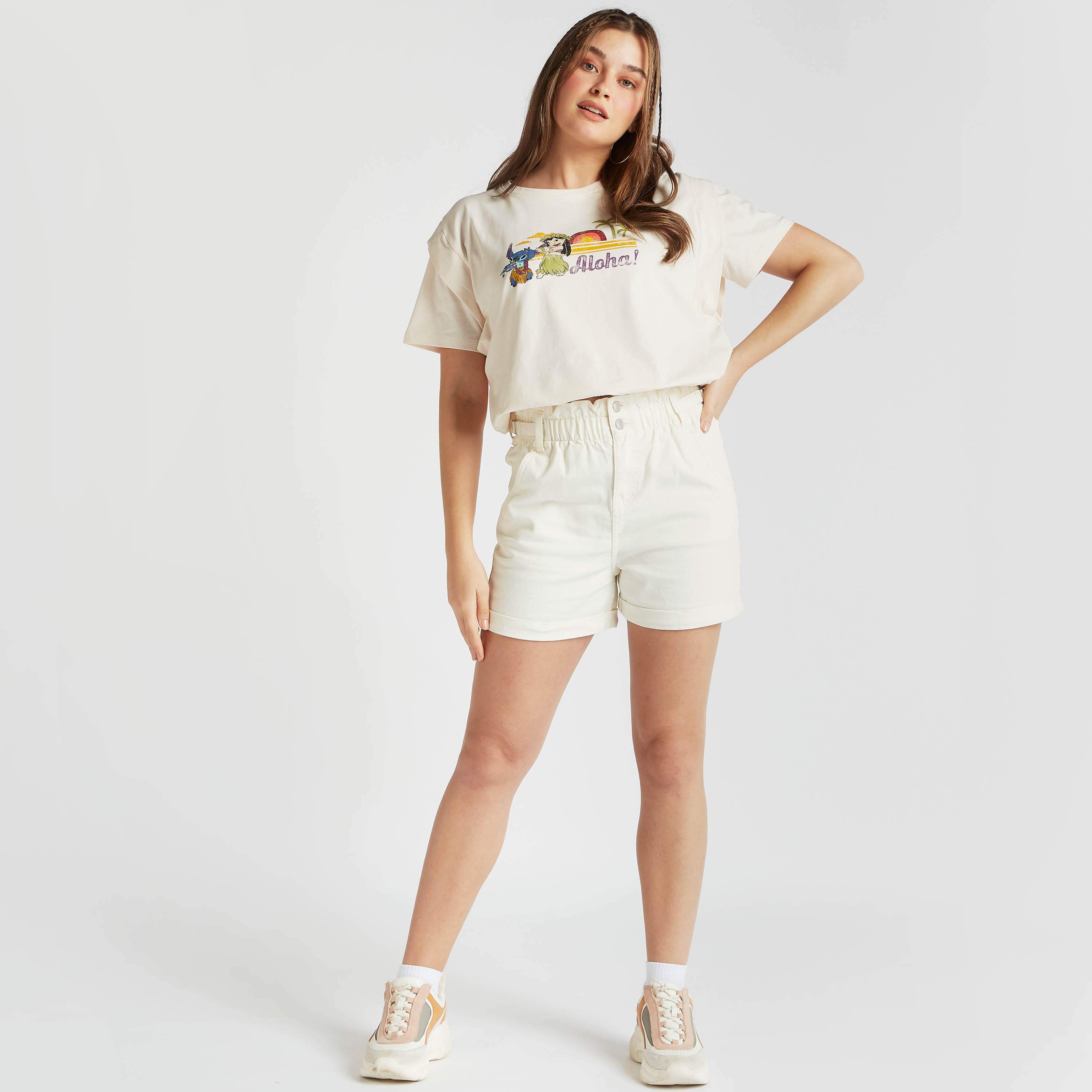 تيشيرت بياقة ضيّقة وأكمام قصيرة وطبعات مغرّزة وليلو-women-clothing-tshirts-image-2