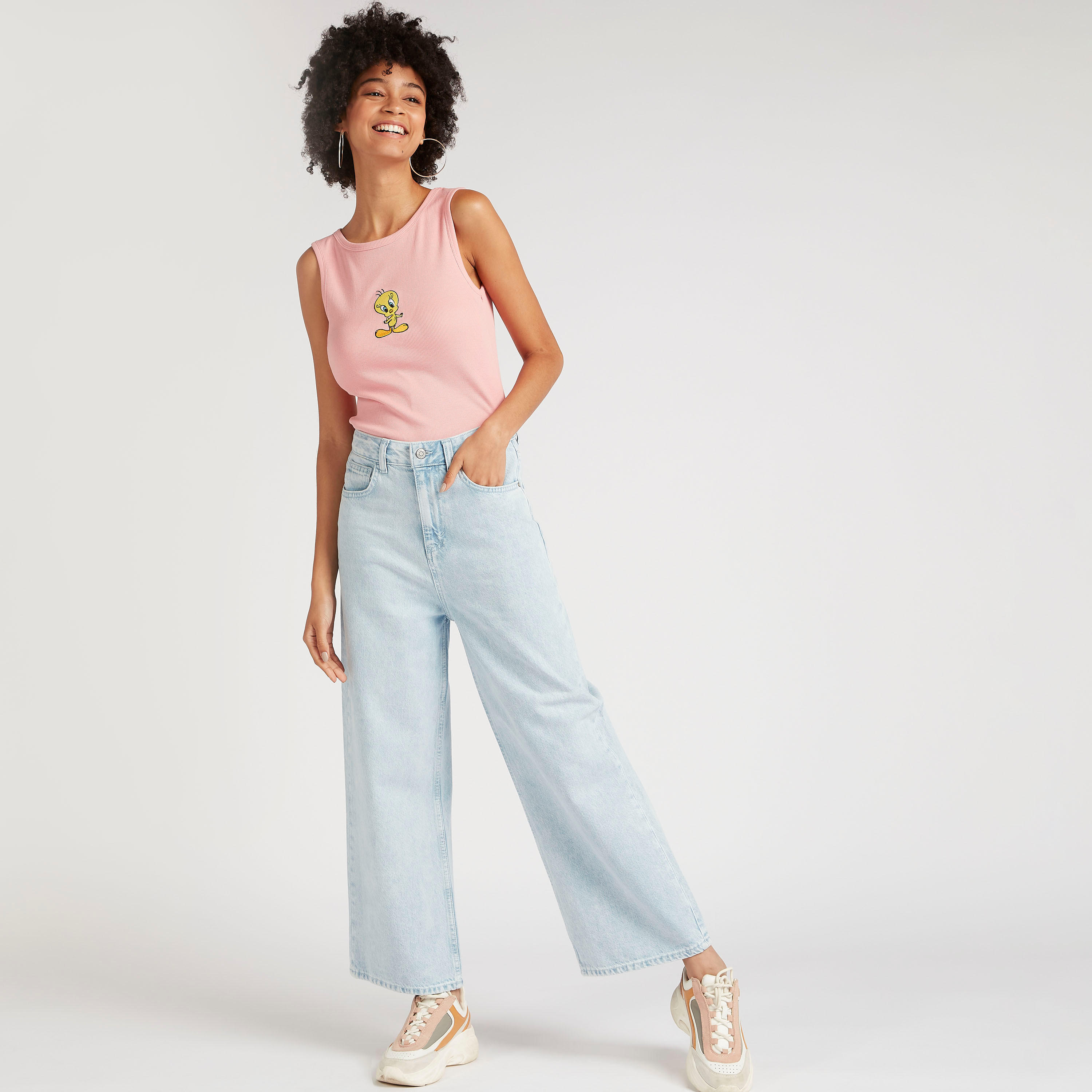 تيشيرت دون أكمام بياقة مستديرة وطبعات تويتي-women-clothing-tshirts-image-2