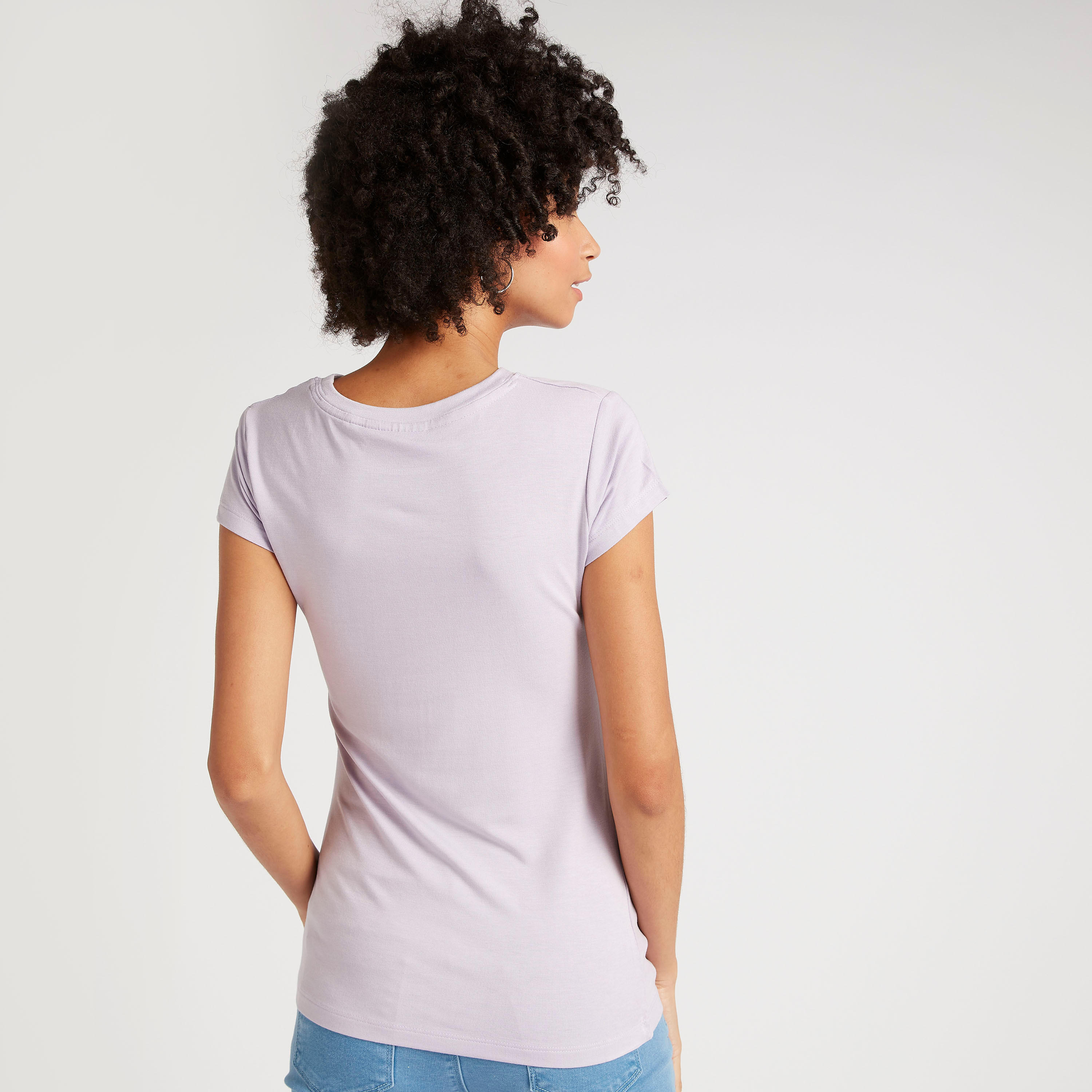 تيشيرت بياقة ضيّقة وأكمام كاب وطبعات-women-clothing-tshirts-image-4