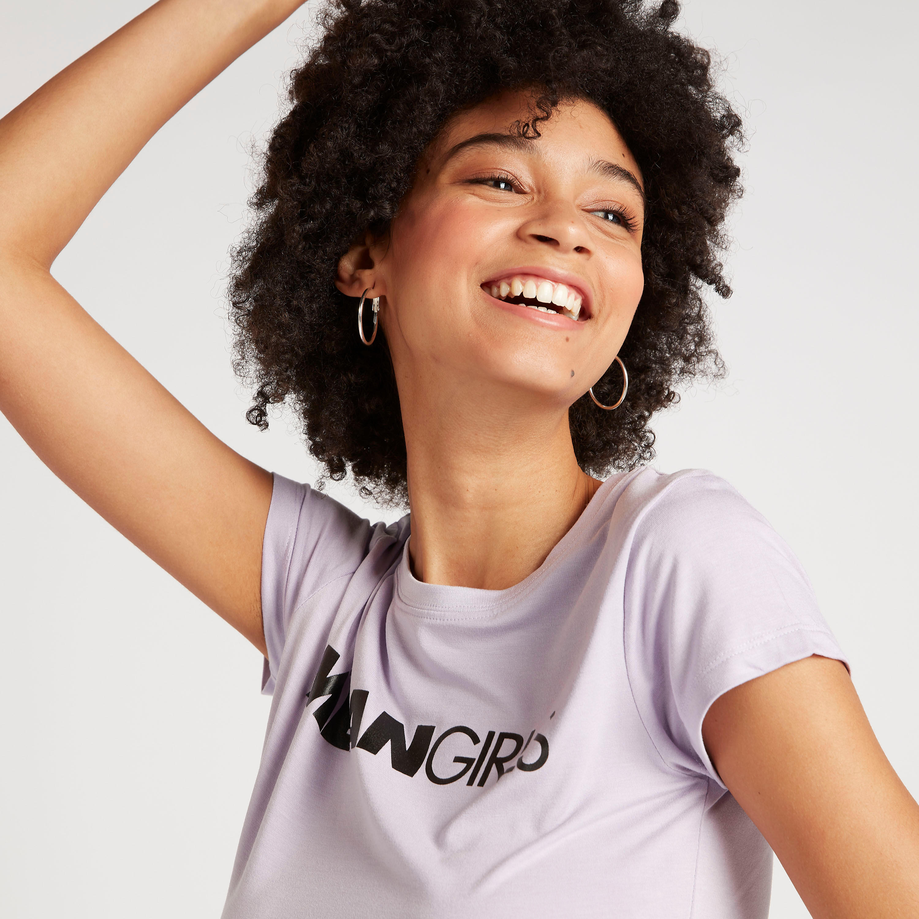 تيشيرت بياقة ضيّقة وأكمام كاب وطبعات-women-clothing-tshirts-image-6