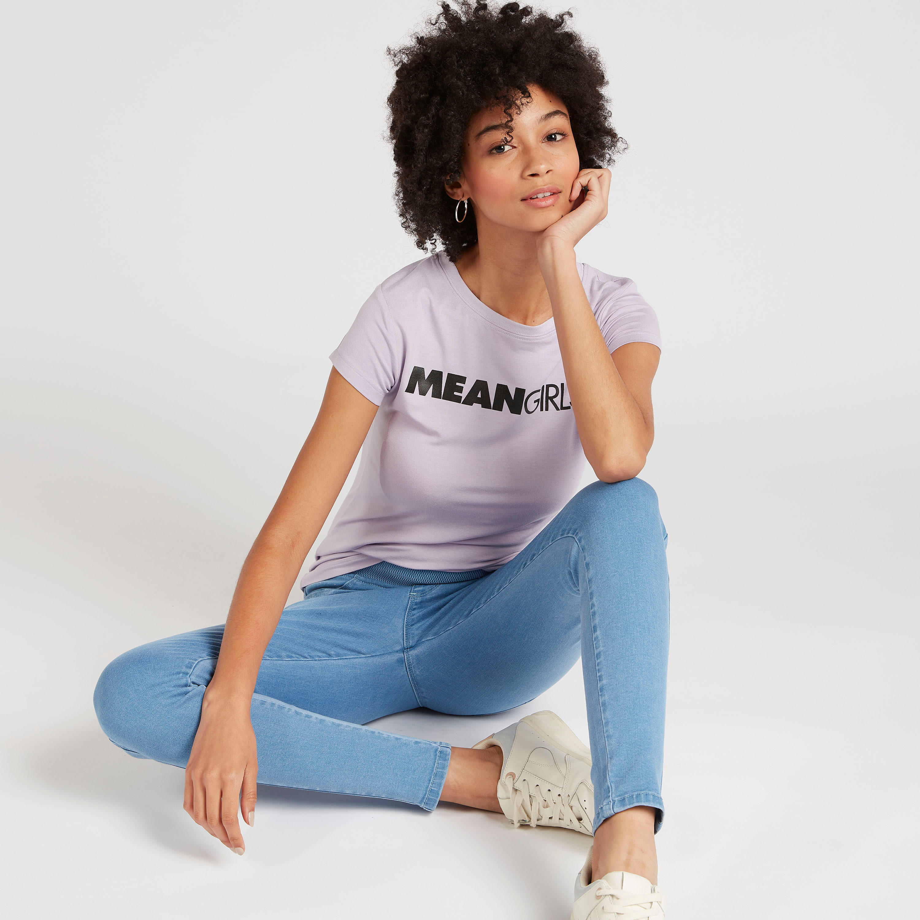تيشيرت بياقة ضيّقة وأكمام كاب وطبعات-women-clothing-tshirts-image-7