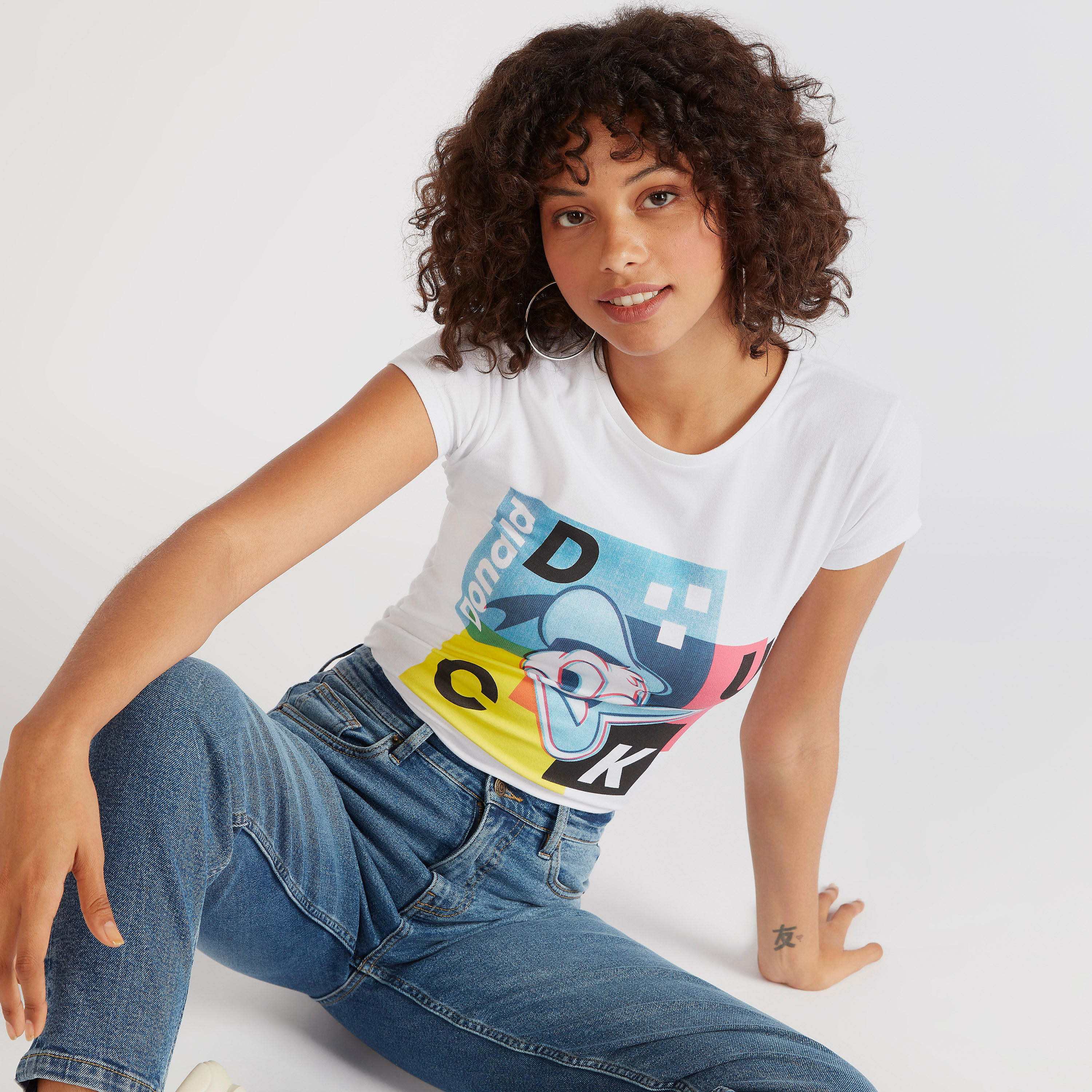 تيشيرت بياقة ضيقة وأكمام كاب وطبعات داك دونالد-women-clothing-tshirts-image-1