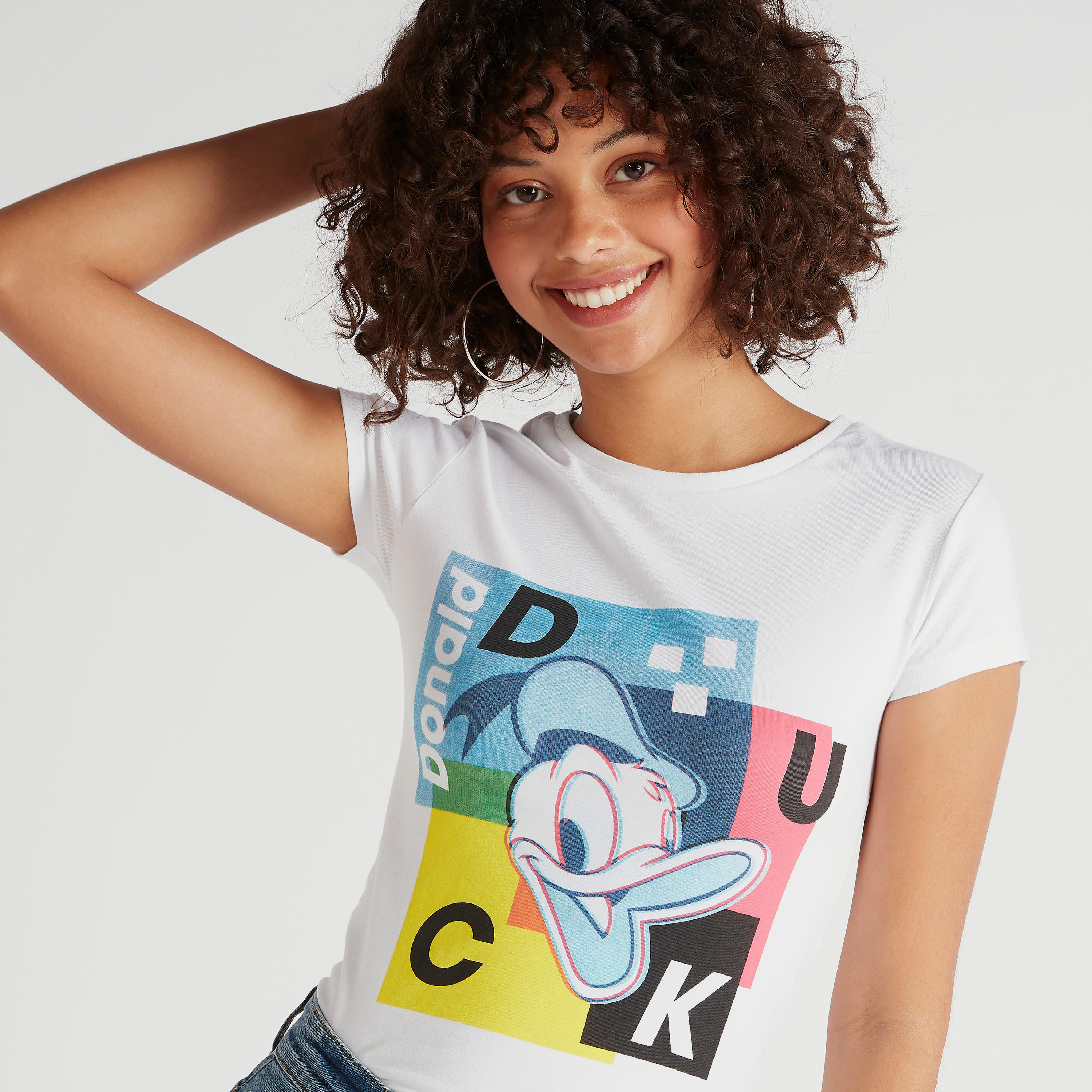 تيشيرت بياقة ضيقة وأكمام كاب وطبعات داك دونالد-women-clothing-tshirts-image-3