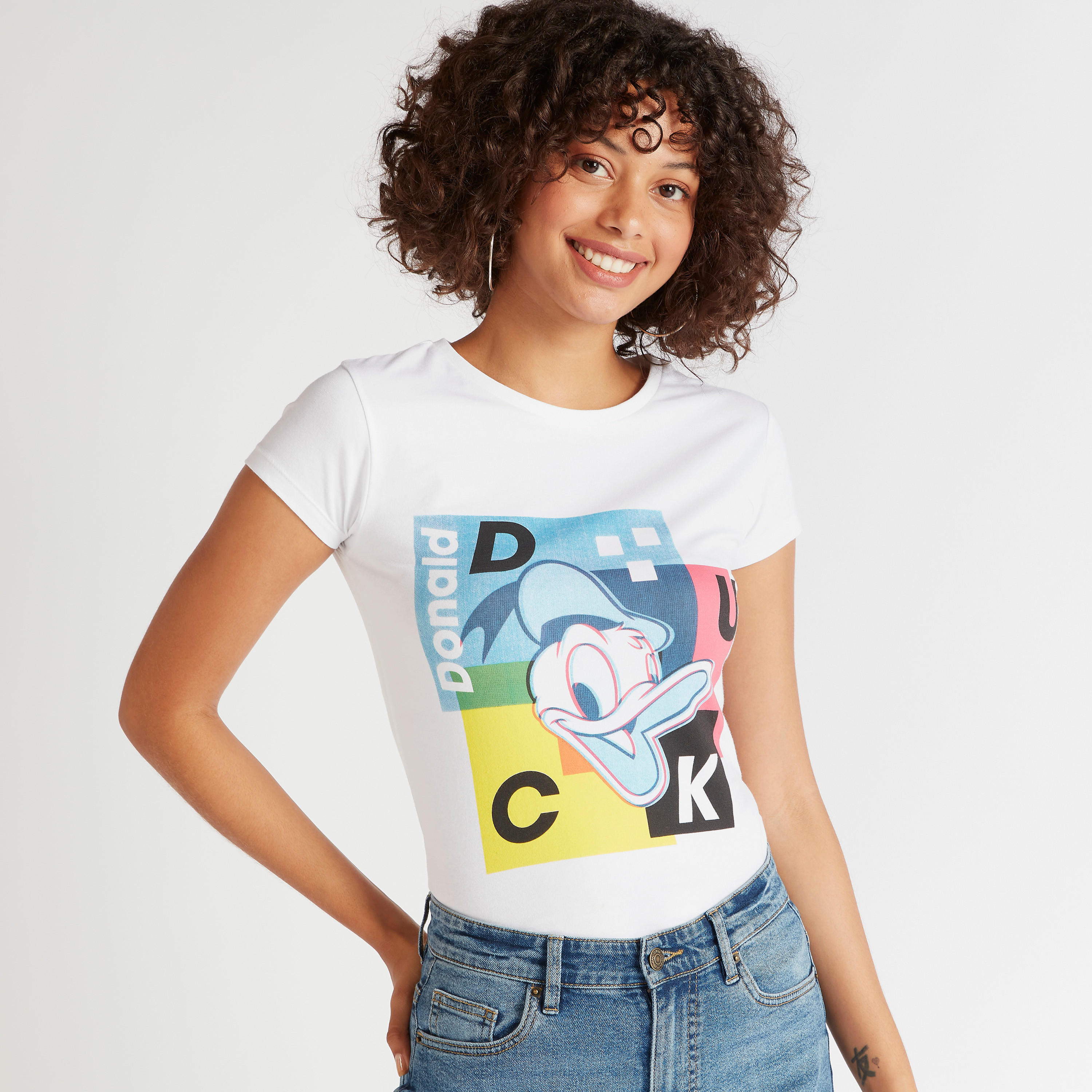تيشيرت بياقة ضيقة وأكمام كاب وطبعات داك دونالد-women-clothing-tshirts-image-5
