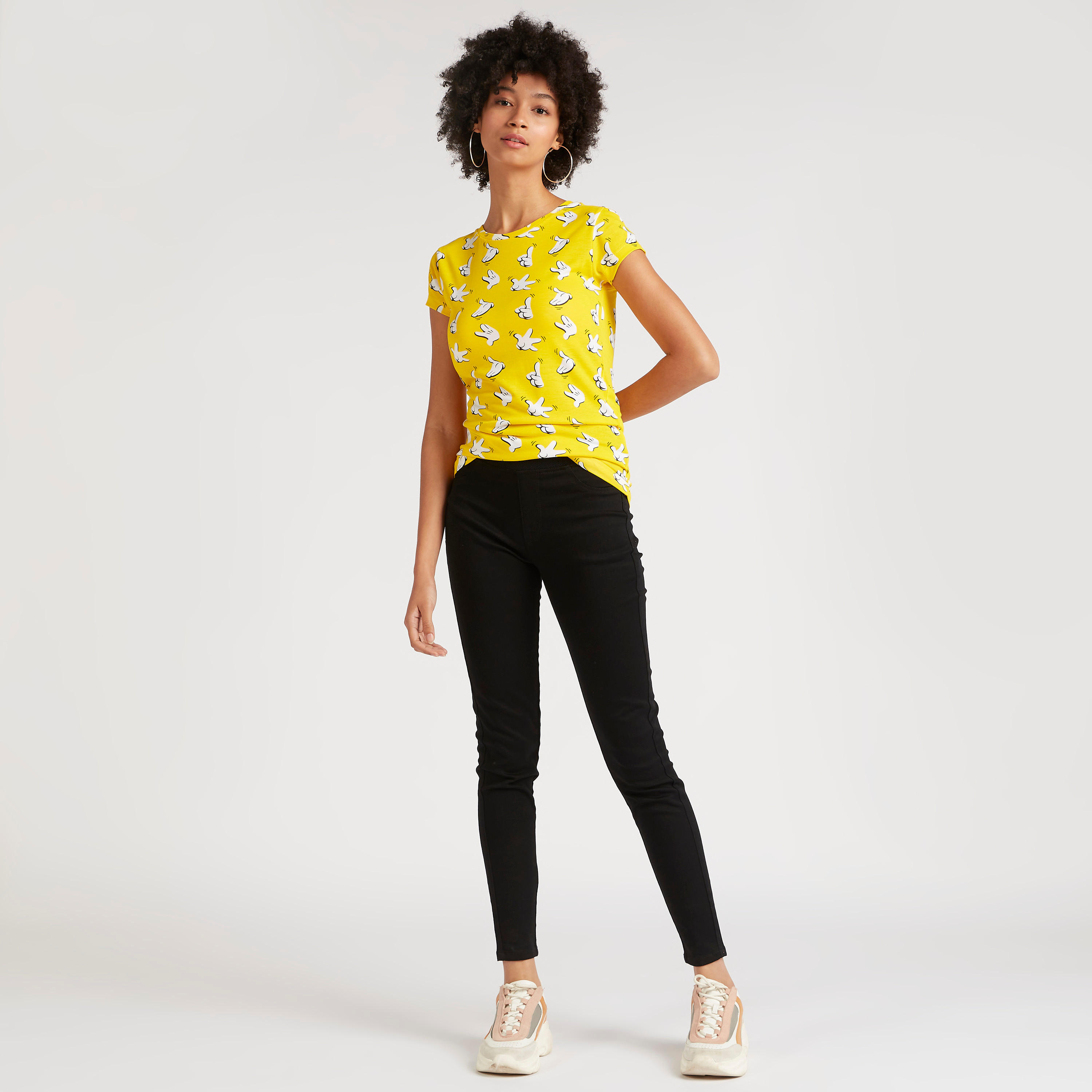 تيشيرت بياقة ضيقة وأكمام كاب وطبعات جرافيك-women-clothing-tshirts-image-2