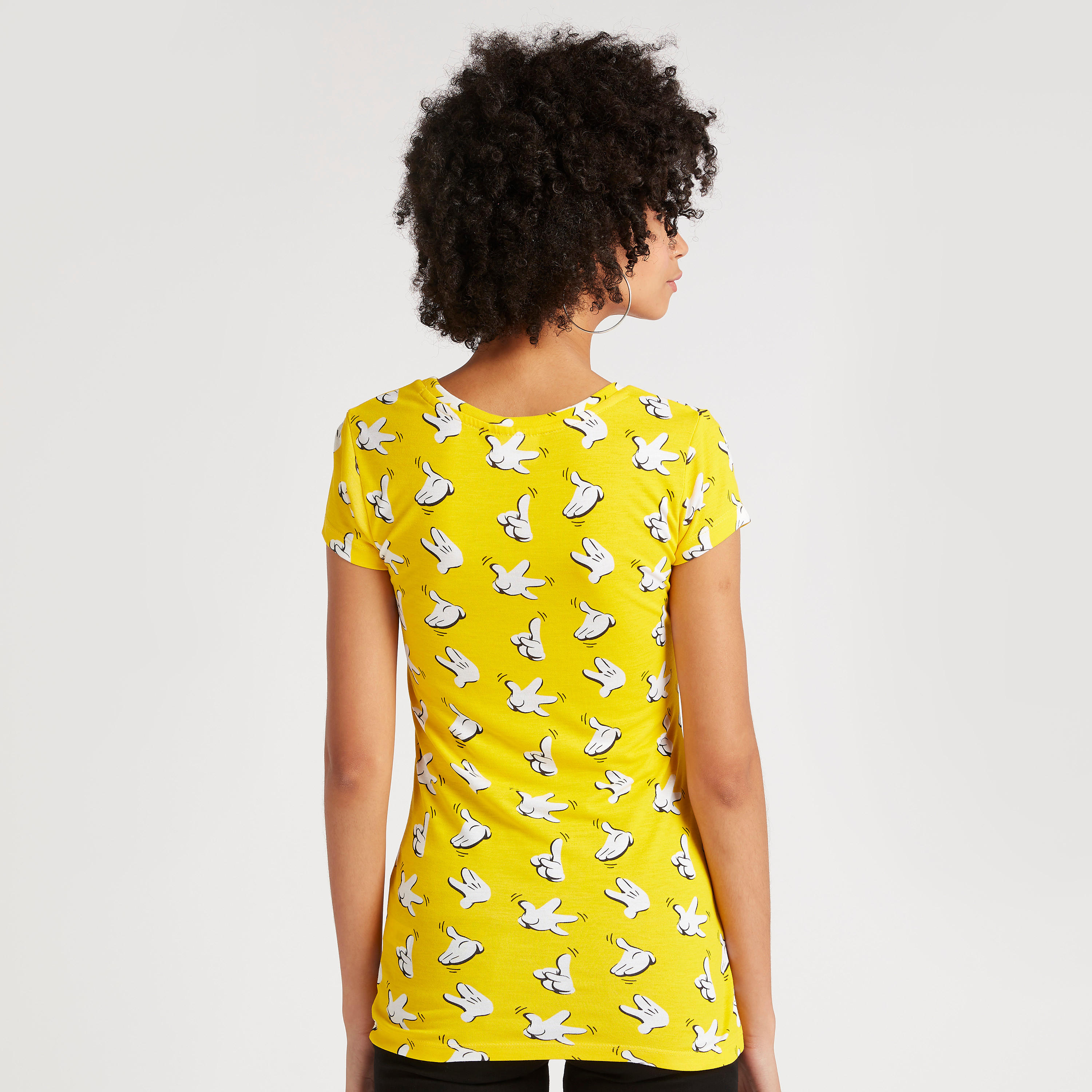 تيشيرت بياقة ضيقة وأكمام كاب وطبعات جرافيك-women-clothing-tshirts-image-4
