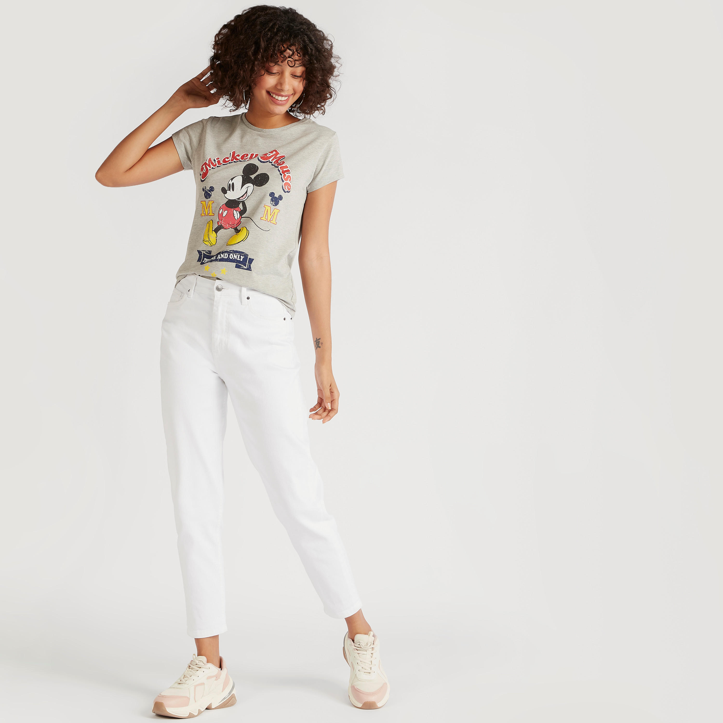 تيشيرت بياقة ضيّقة وأكمام كاب وطبعات ميكي ماوس-women-clothing-tshirts-image-2