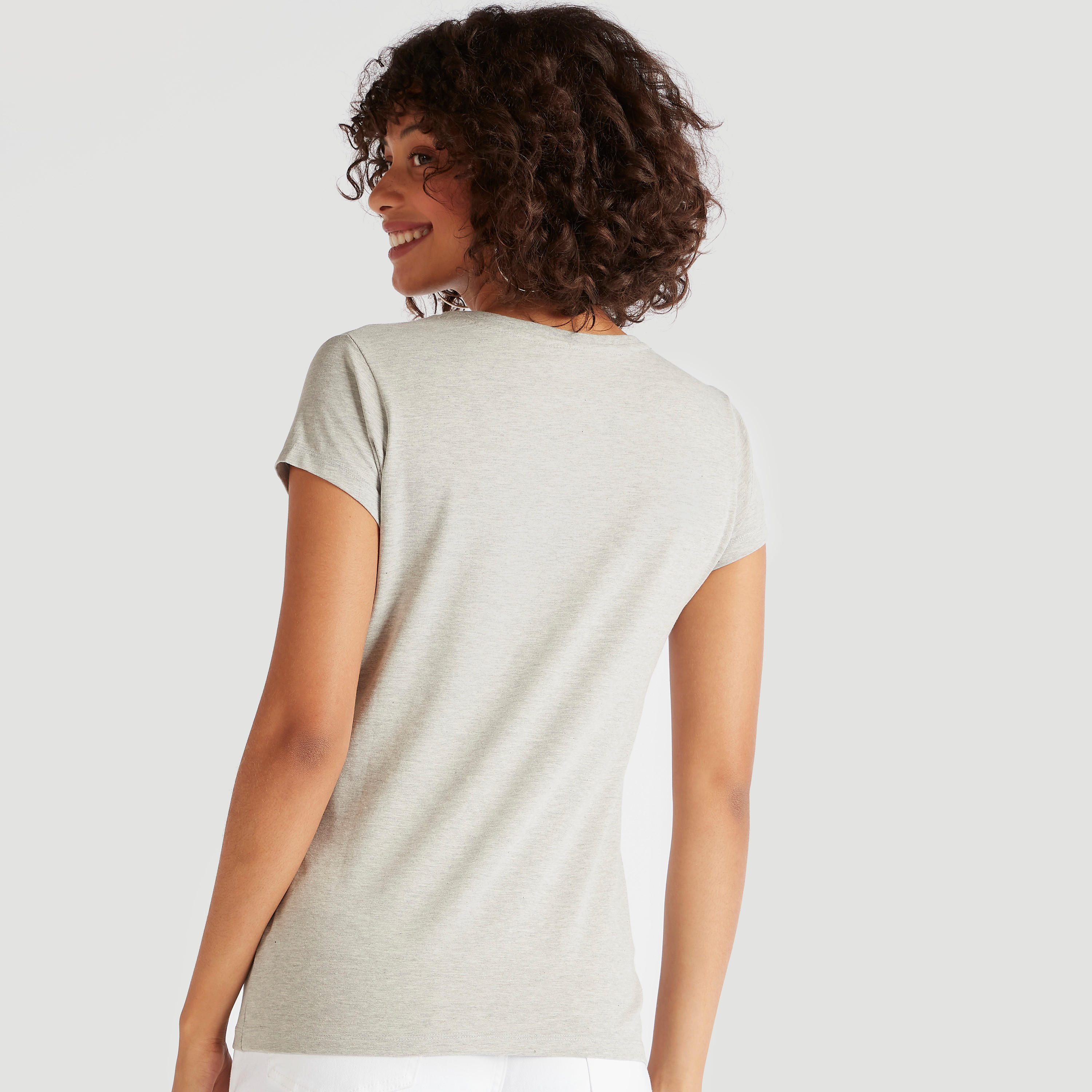 تيشيرت بياقة ضيّقة وأكمام كاب وطبعات ميكي ماوس-women-clothing-tshirts-image-4