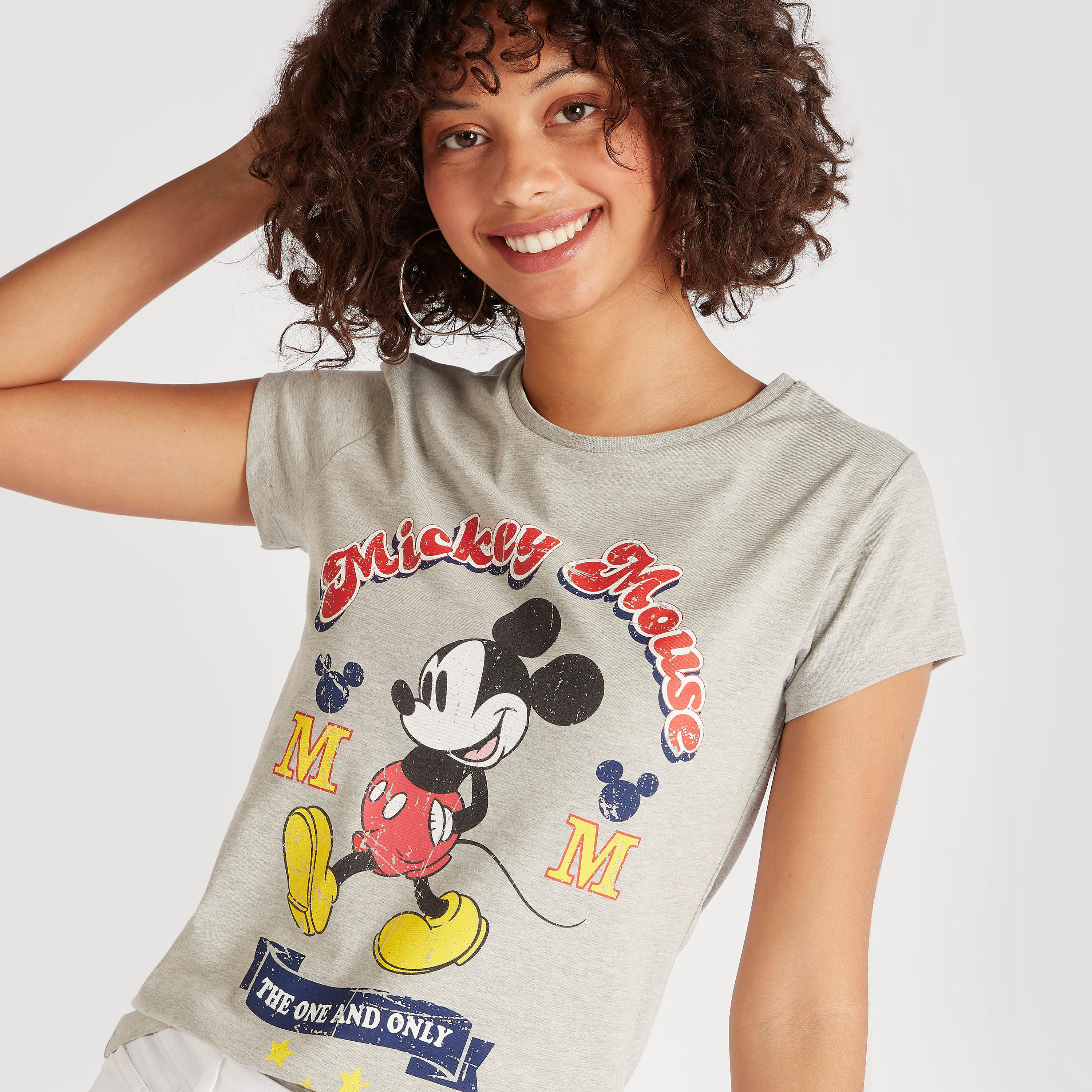 تيشيرت بياقة ضيّقة وأكمام كاب وطبعات ميكي ماوس-women-clothing-tshirts-image-5