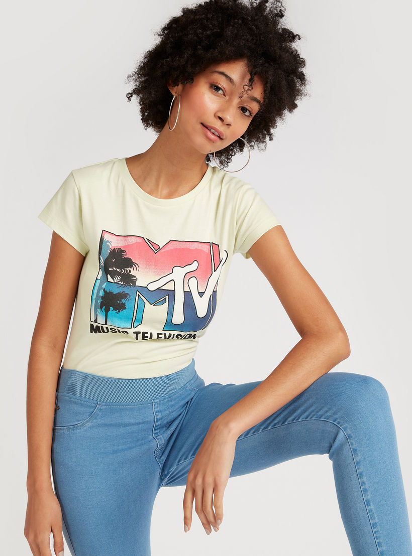 تيشيرت بياقة ضيّقة وأكمام قصيرة وطبعات-women-clothing-tshirts-image-5