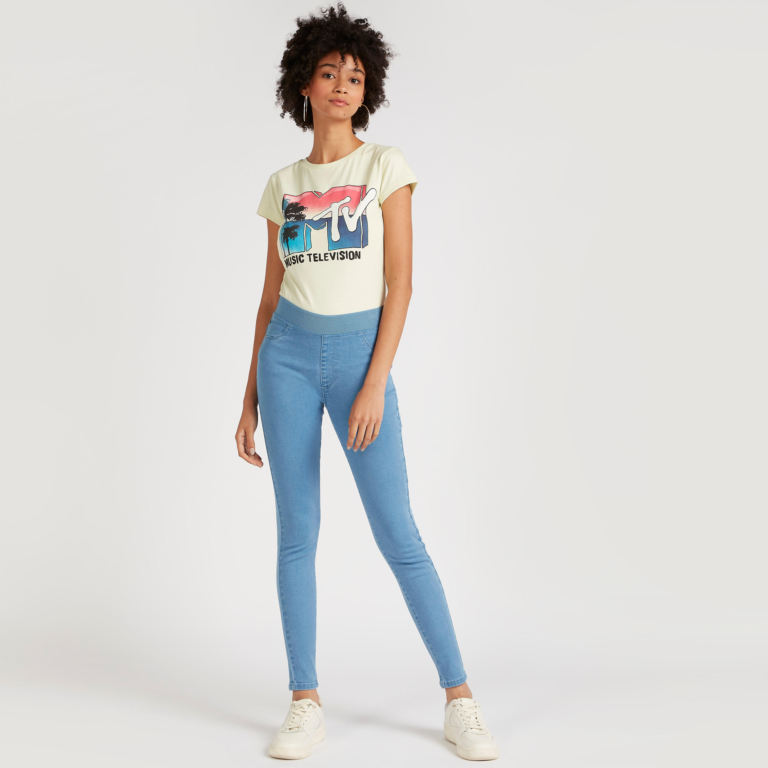 تيشيرت بياقة ضيّقة وأكمام قصيرة وطبعات-women-clothing-tshirts-image-4