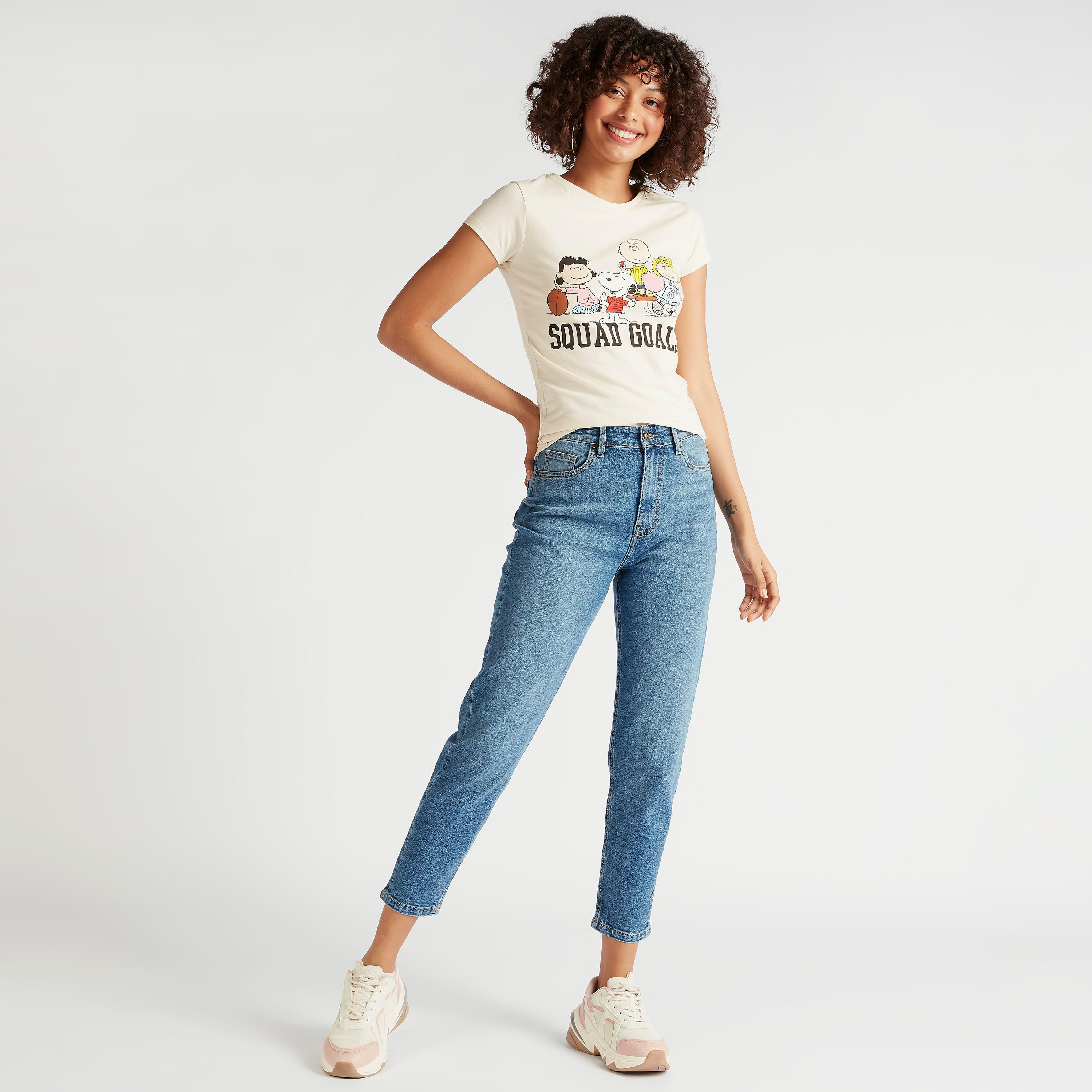 تيشيرت بياقة ضيّقة وأكمام كاب وطبعات-women-clothing-tshirts-image-2