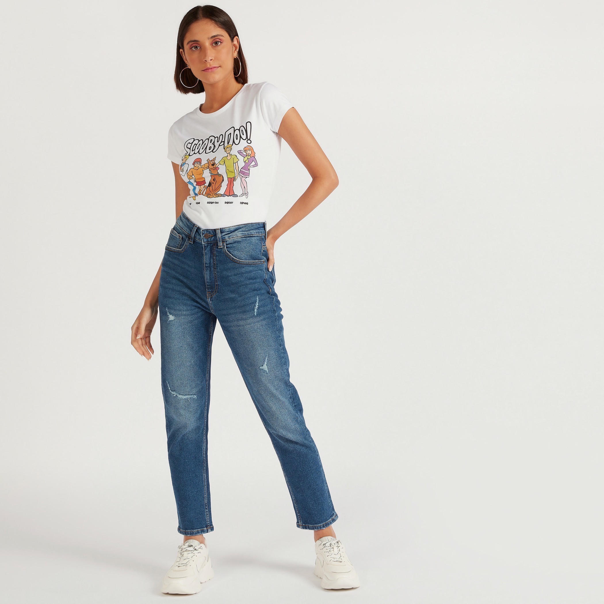تيشيرت بياقة مستديرة وأكمام كاب وطبعات سكوبي دوو-women-clothing-tshirts-image-4