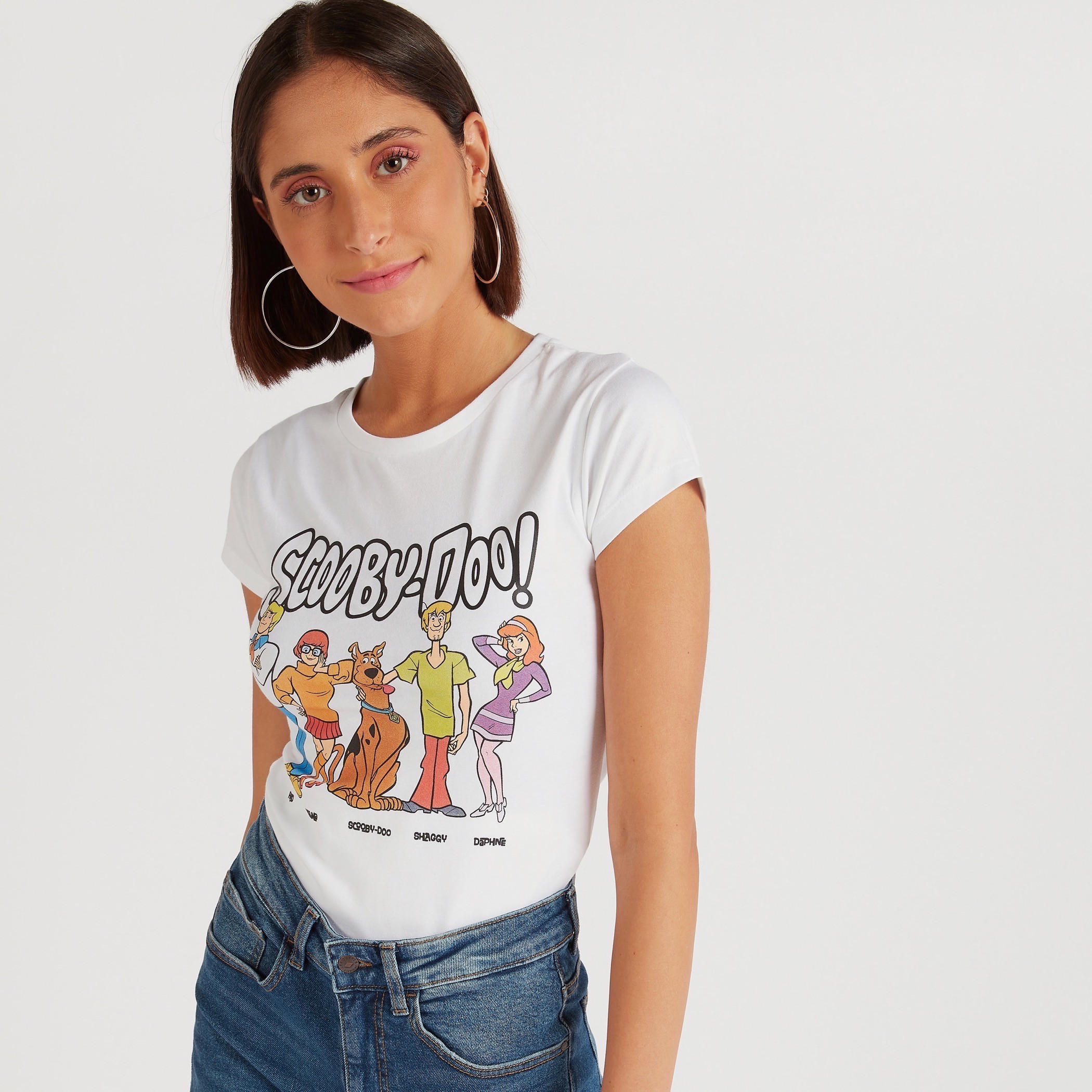 تيشيرت بياقة مستديرة وأكمام كاب وطبعات سكوبي دوو-women-clothing-tshirts-image-1
