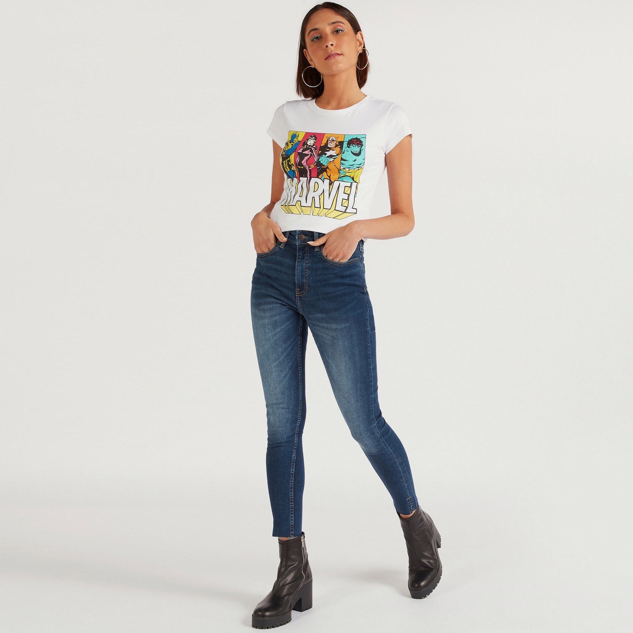 تيشيرت بياقة مستديرة وأكمام كاب وطبعات مارفل-women-clothing-tshirts-image-4