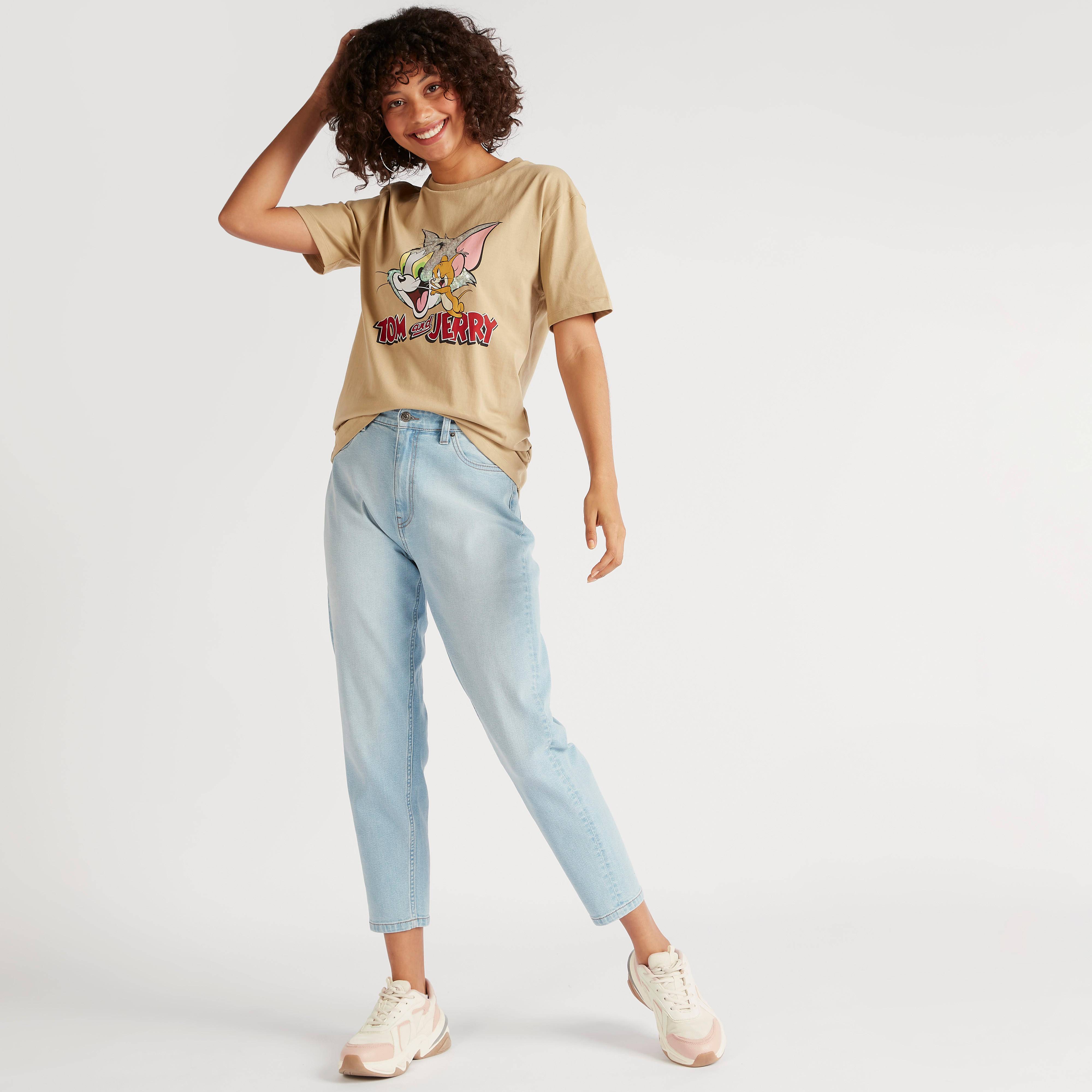 تيشيرت بياقة مستديرة وأكمام قصيرة وطبعات توم آند جيري جرافيك-women-clothing-tshirts-image-2