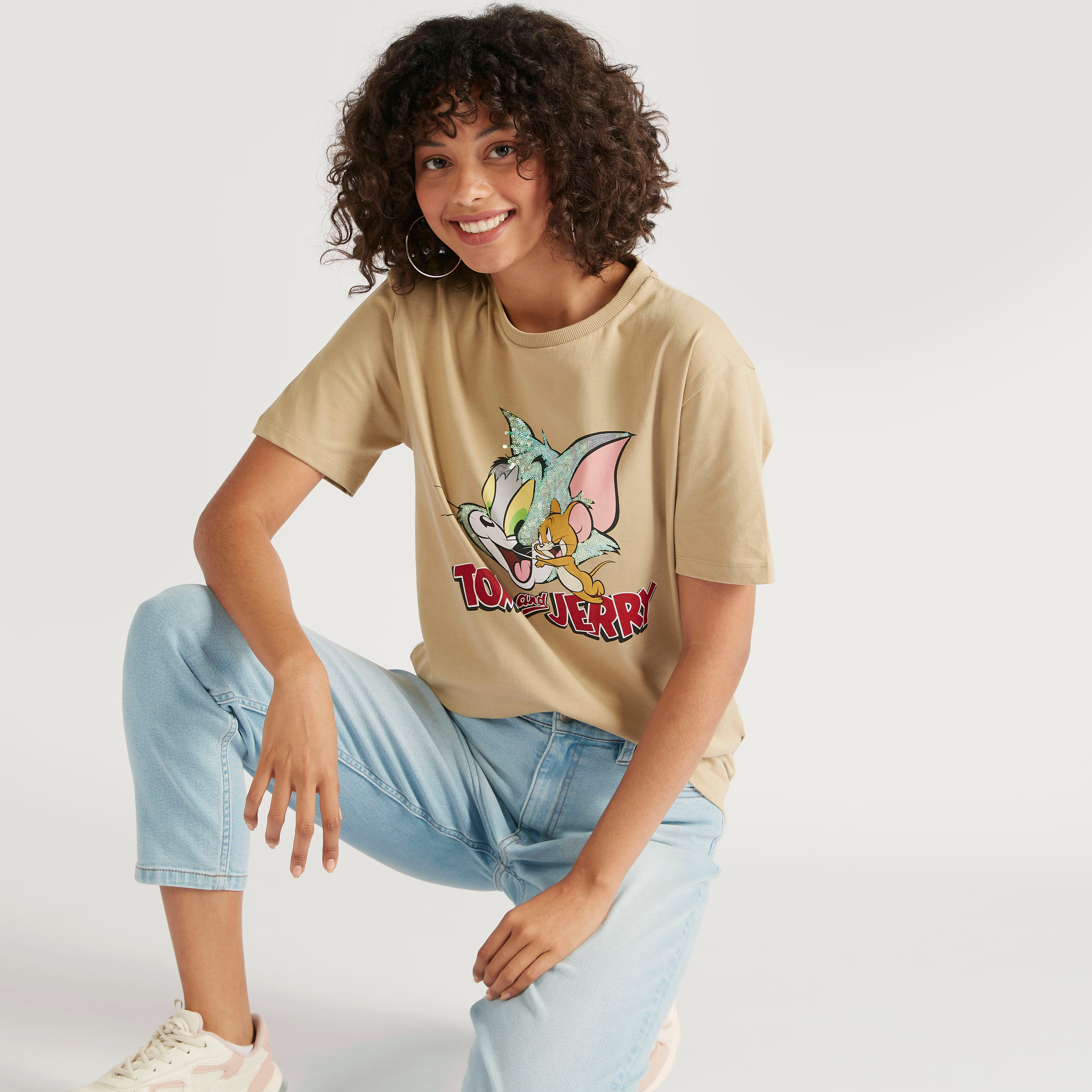 تيشيرت بياقة مستديرة وأكمام قصيرة وطبعات توم آند جيري جرافيك-women-clothing-tshirts-image-5