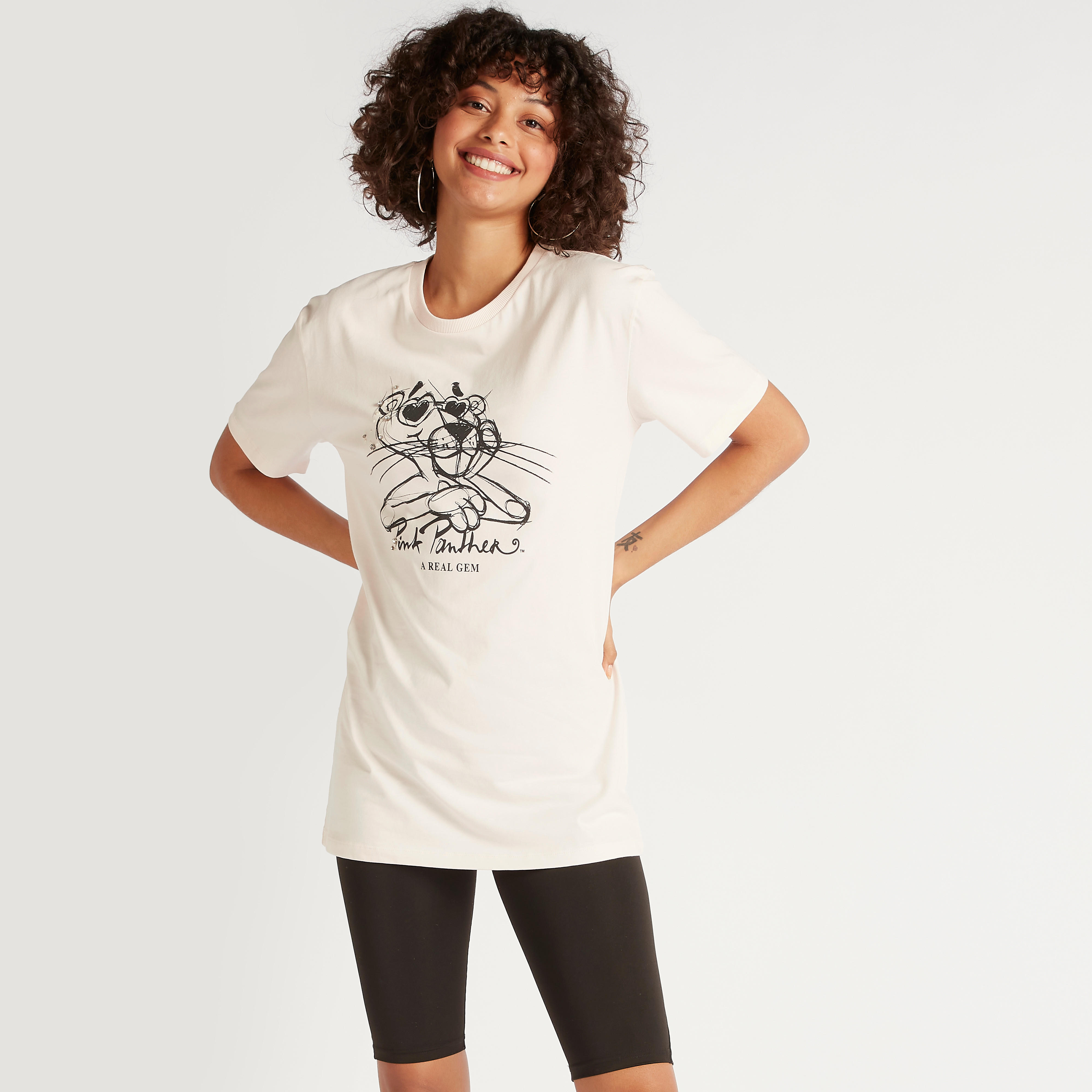 تيشيرت بياقة ضيقة وأكمام قصيرة وطبعات بينك بانثر-women-clothing-tshirts-image-1