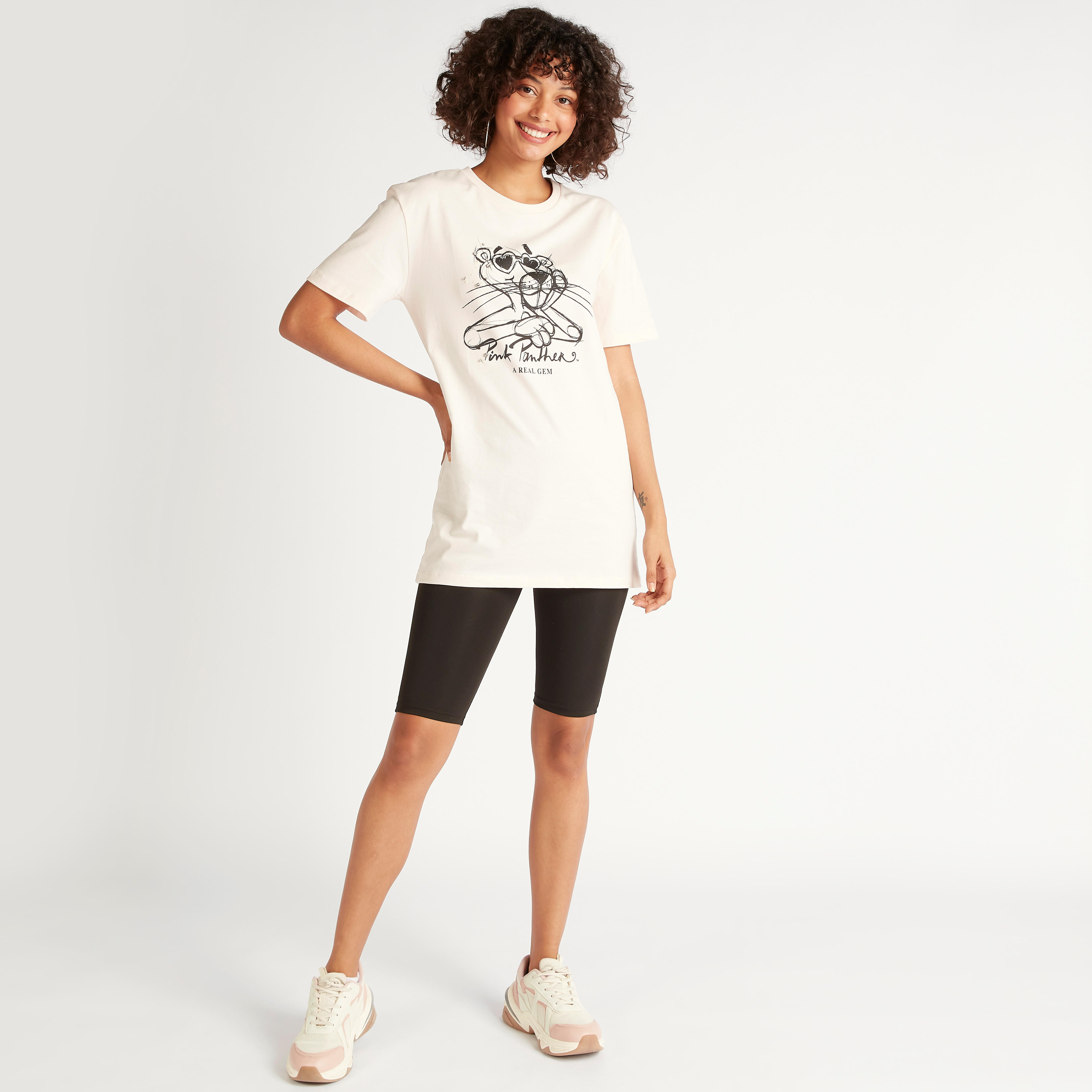 تيشيرت بياقة ضيقة وأكمام قصيرة وطبعات بينك بانثر-women-clothing-tshirts-image-2