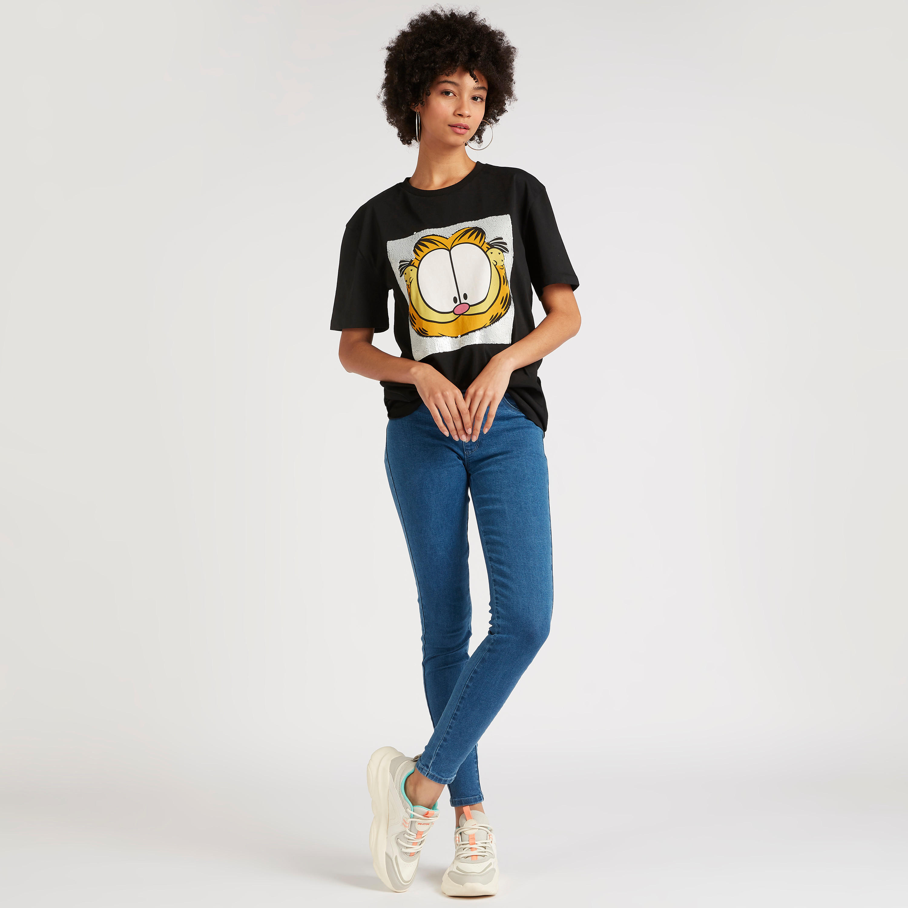 تيشيرت بياقة ضيّقة وأكمام كاب وطبعات غارفيد-women-clothing-tshirts-image-2