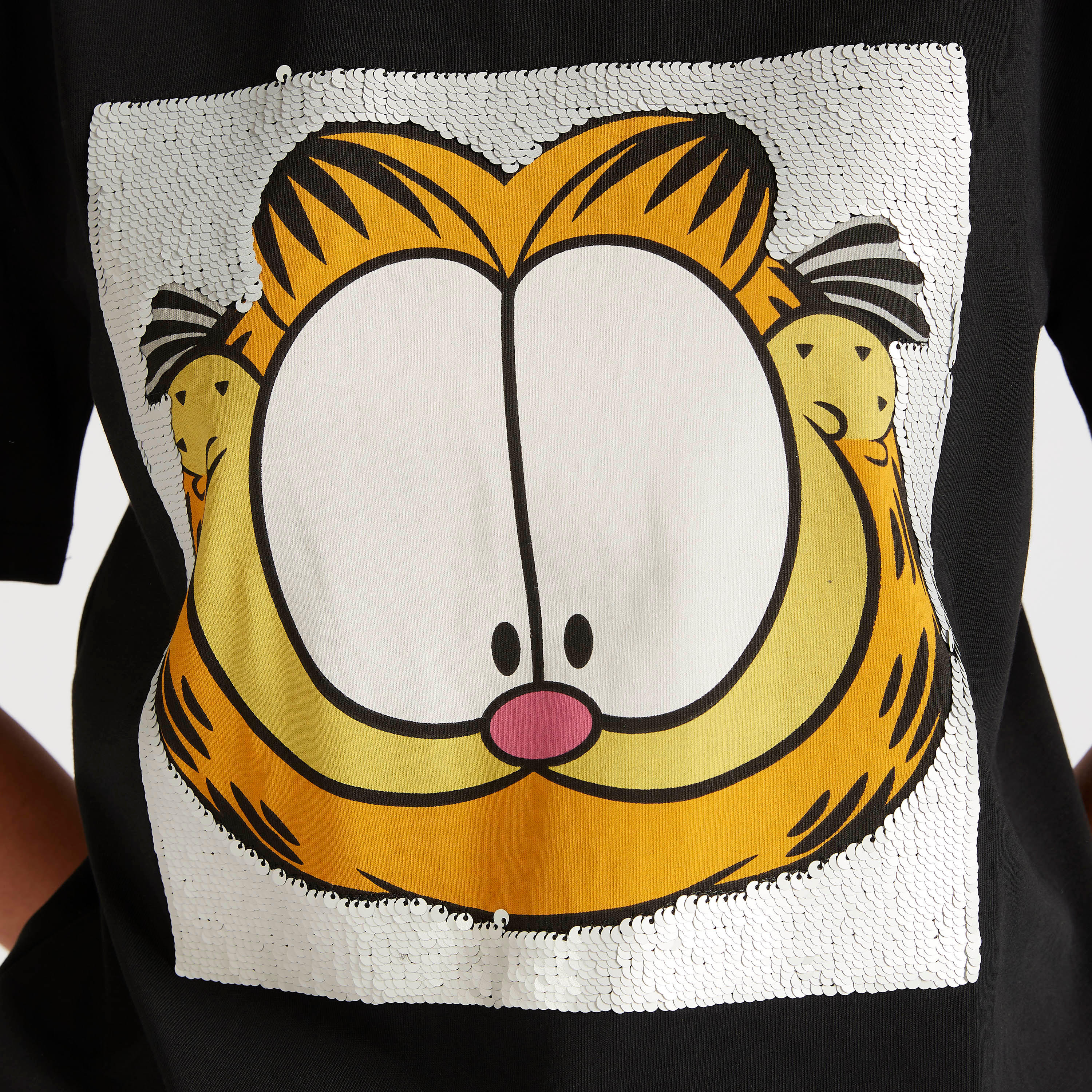 تيشيرت بياقة ضيّقة وأكمام كاب وطبعات غارفيد-women-clothing-tshirts-image-3