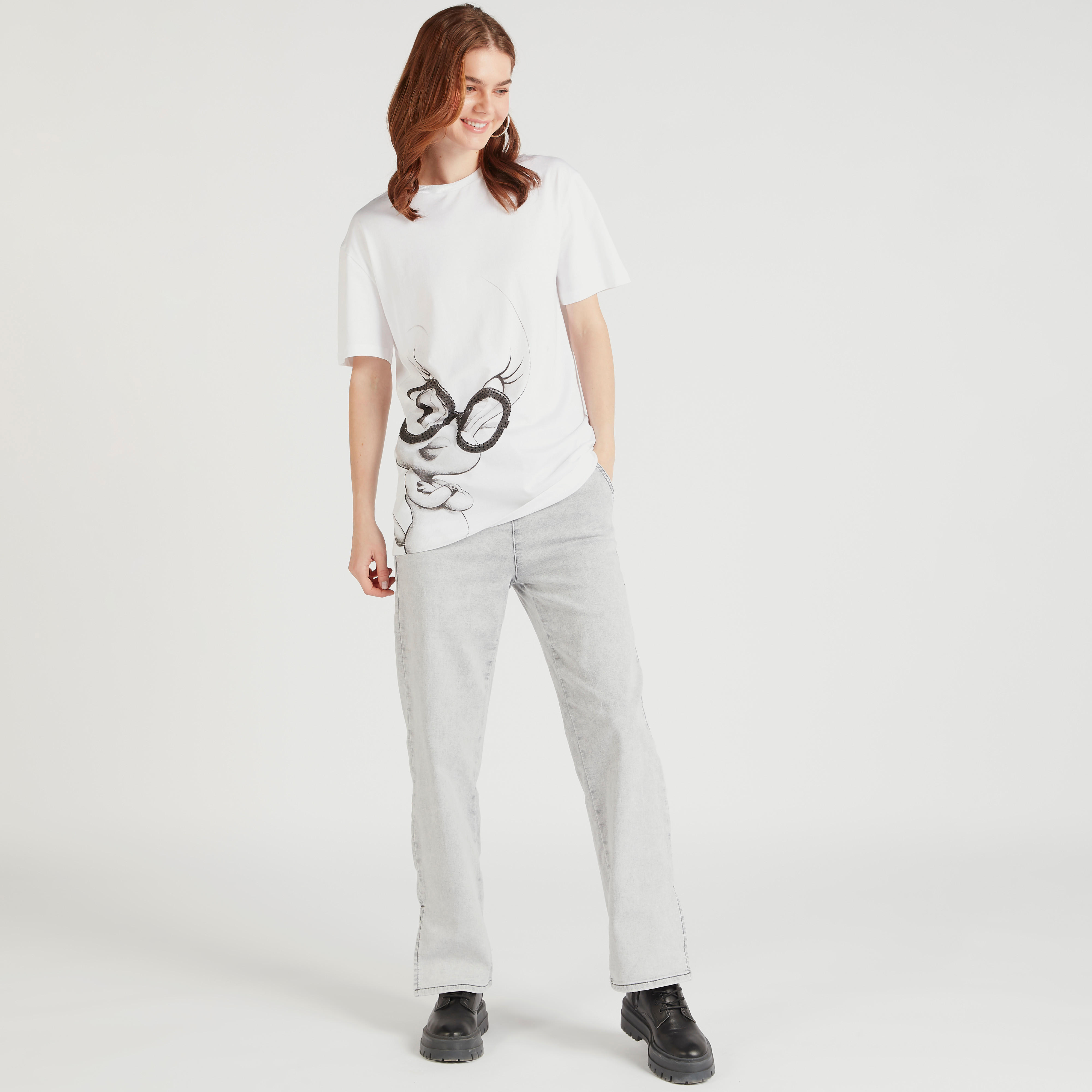 تيشيرت بياقة ضيّقة وأكمام قصيرة وطبعات تويتي-women-clothing-tshirts-image-2