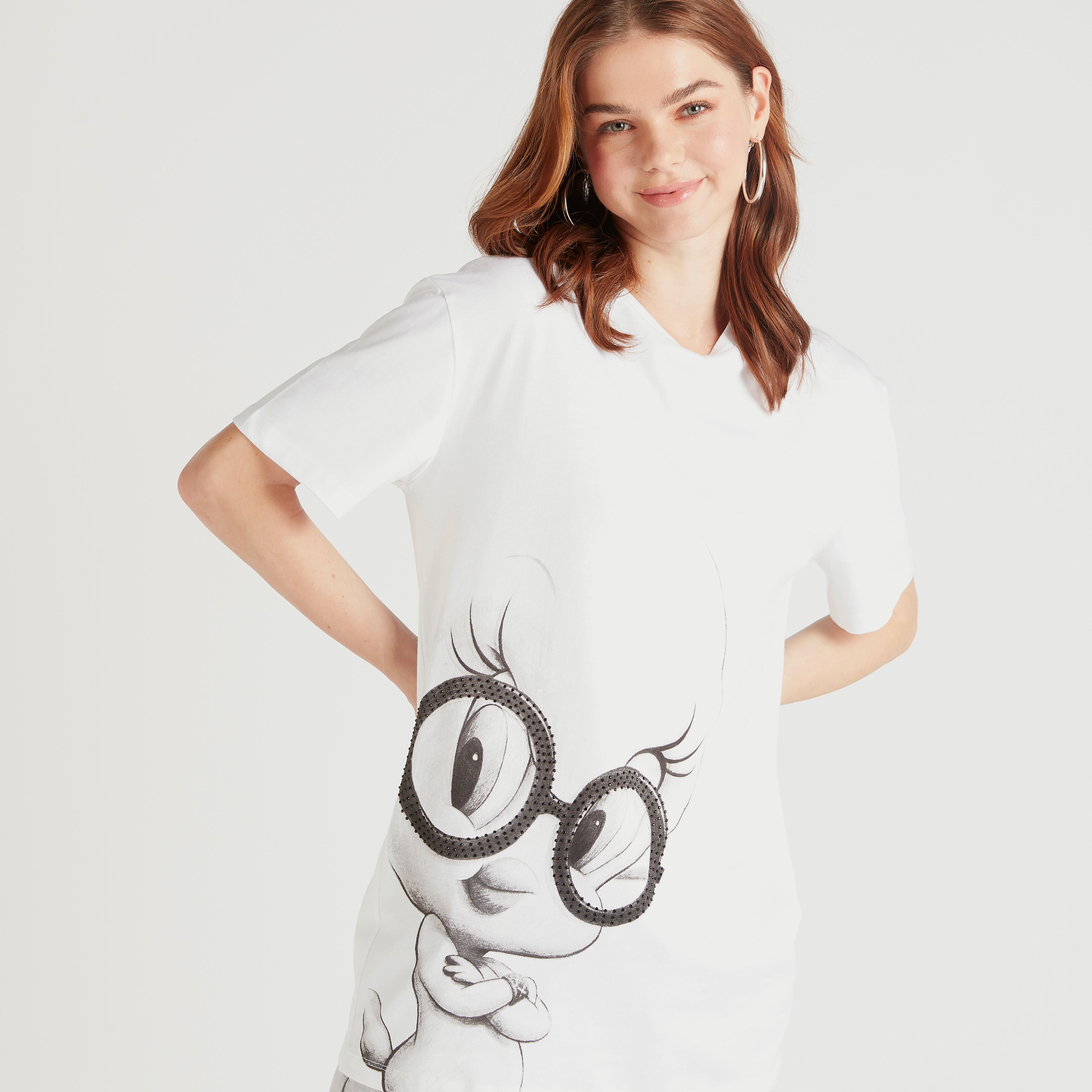 تيشيرت بياقة ضيّقة وأكمام قصيرة وطبعات تويتي-women-clothing-tshirts-image-5